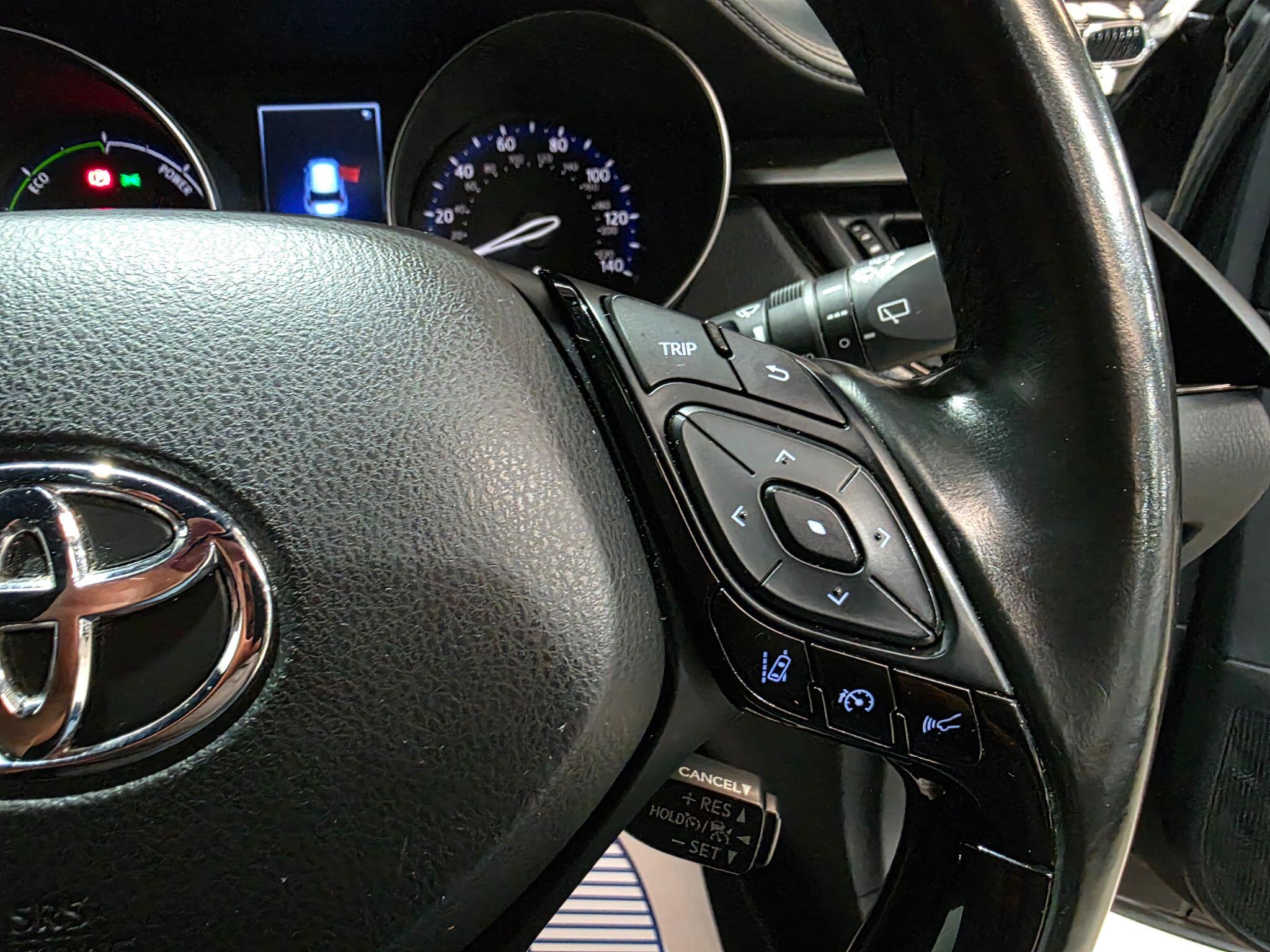 Toyota C-HR view 14