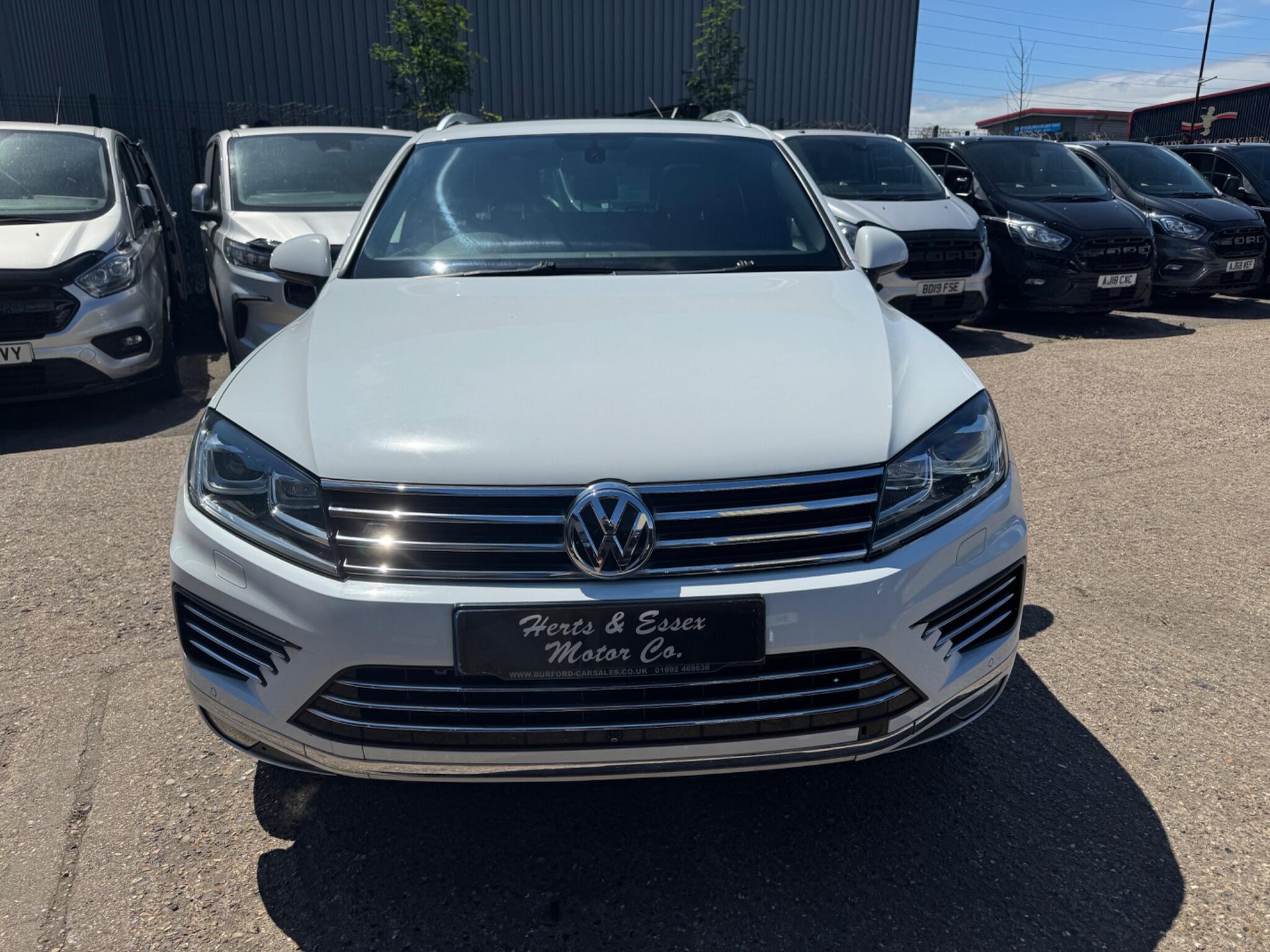 Volkswagen Touareg view 2