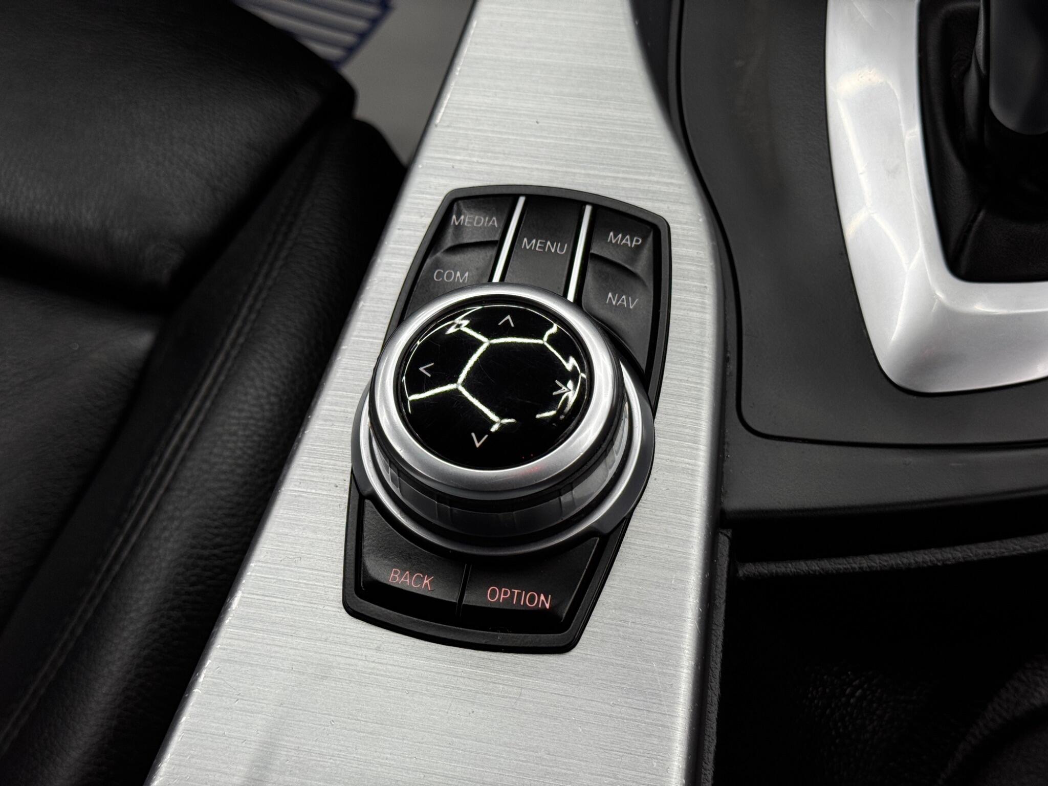 BMW 3 Series view 24