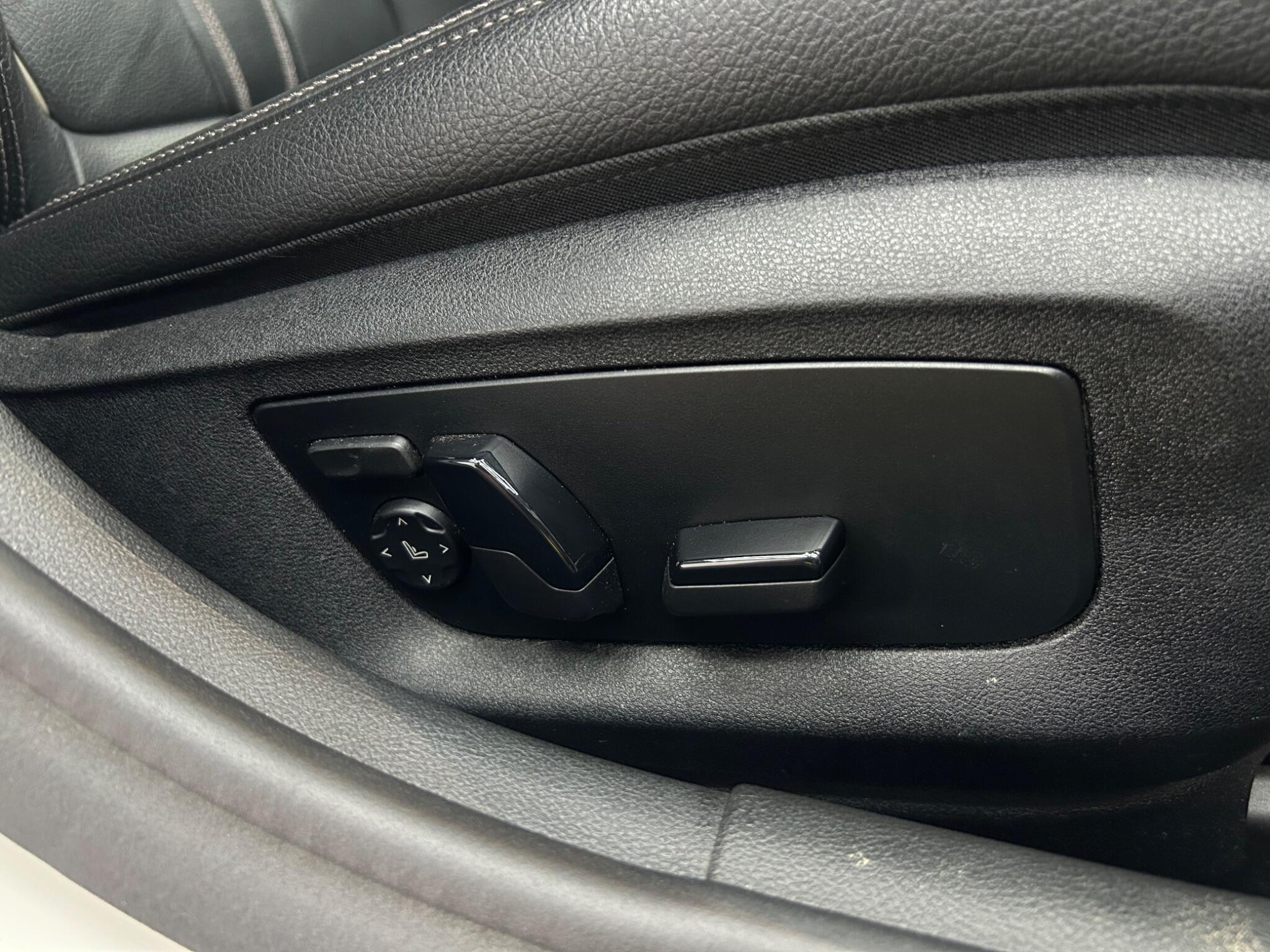 BMW 5 Series view 23