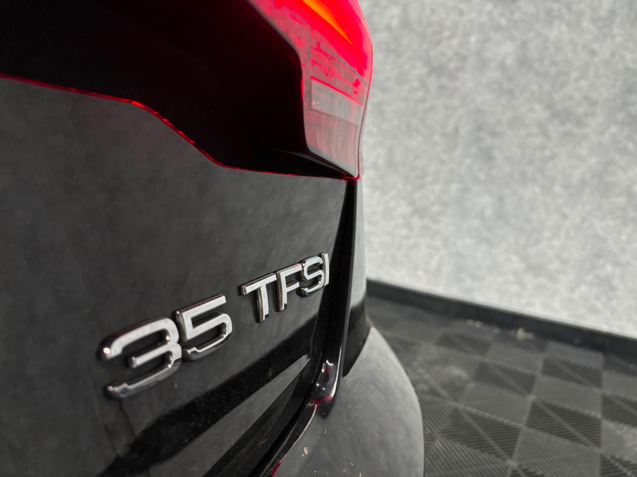 Audi A4 view 34