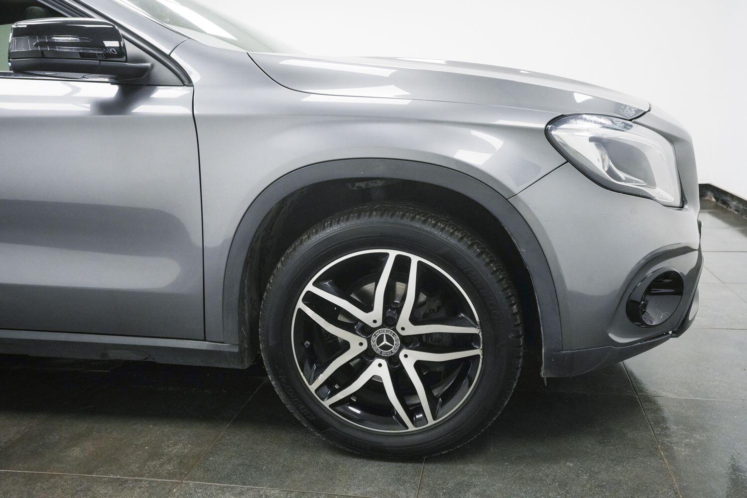 Mercedes-Benz Gla view 4