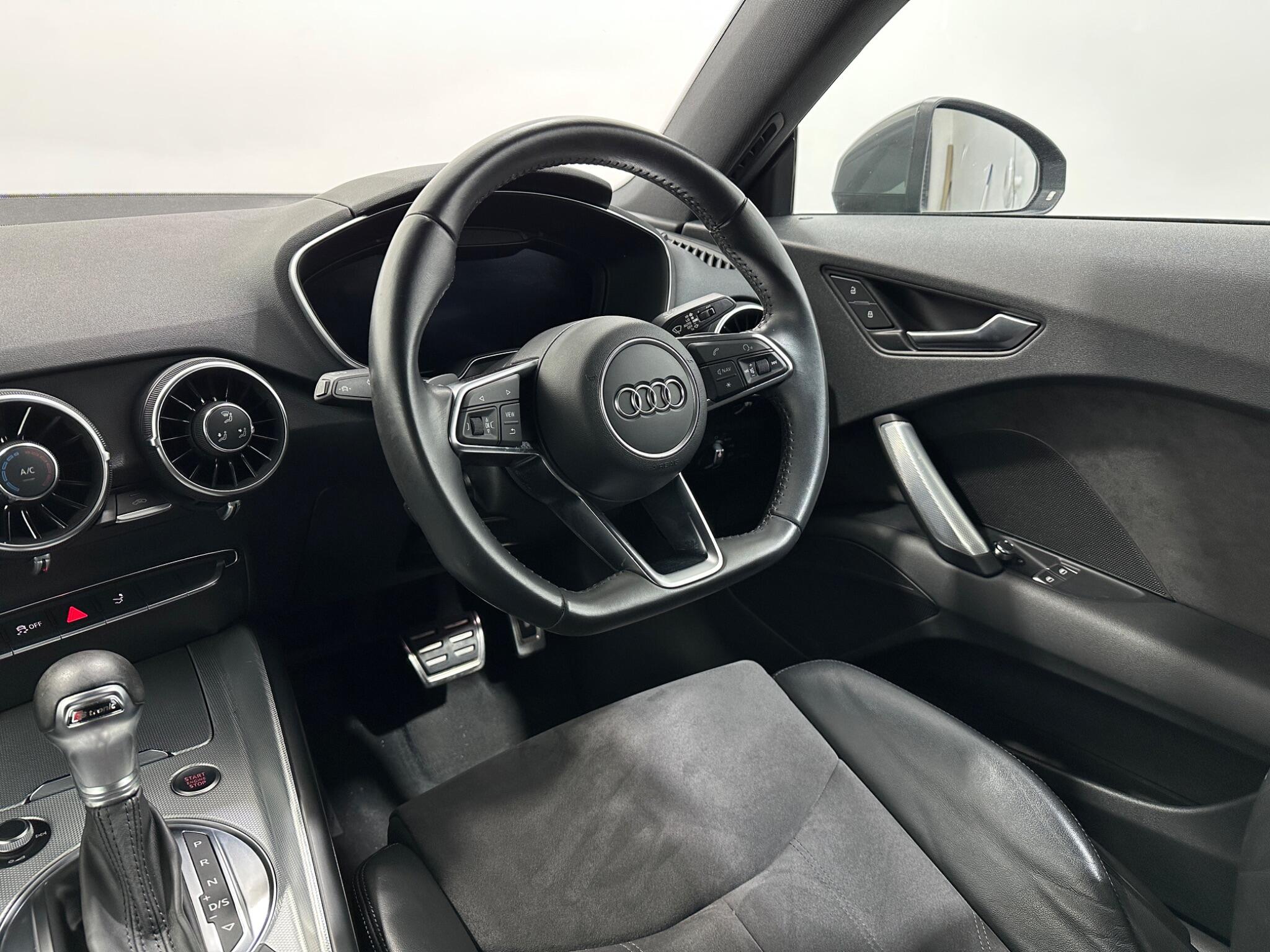 Audi TT view 12