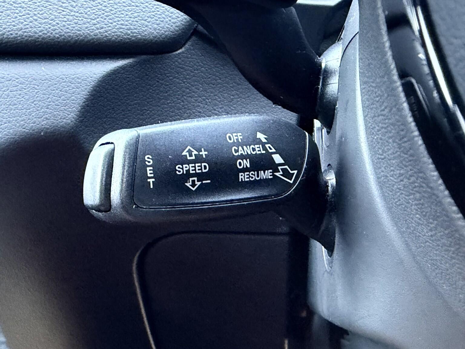 Audi Q3 view 29