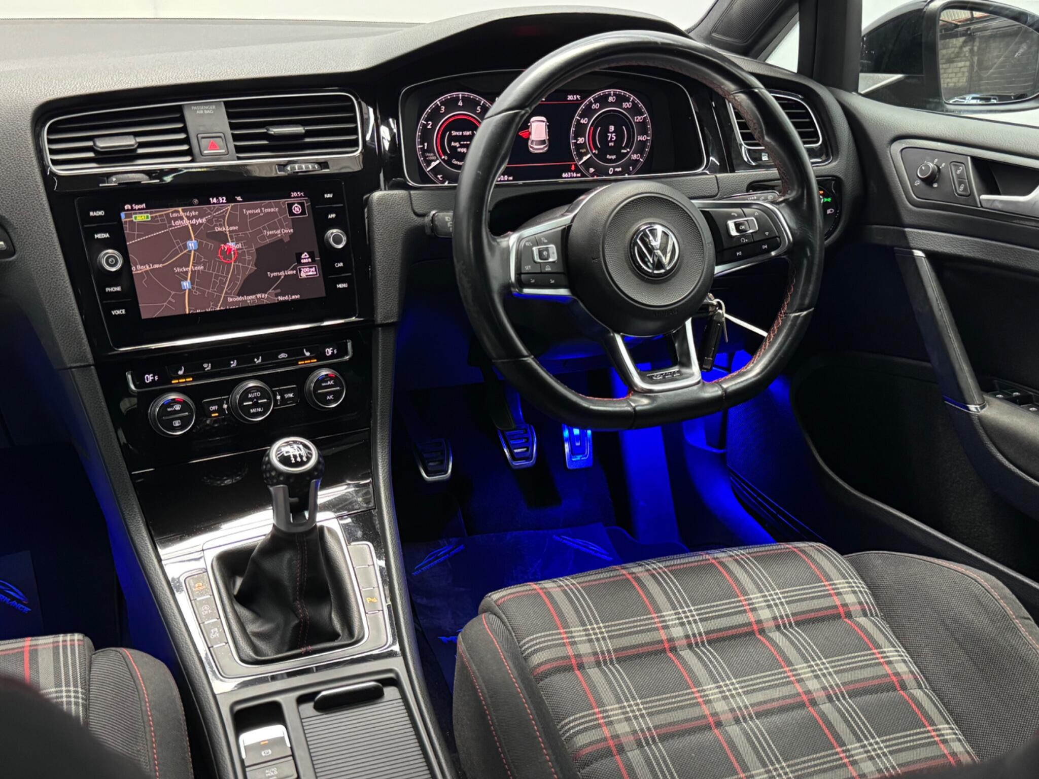 Volkswagen Golf view 18