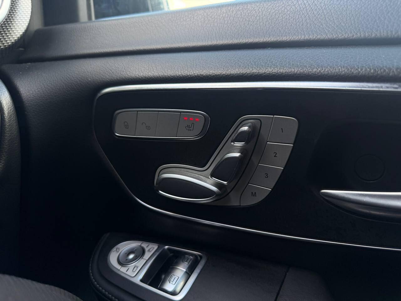 Mercedes-Benz V-Class view 36