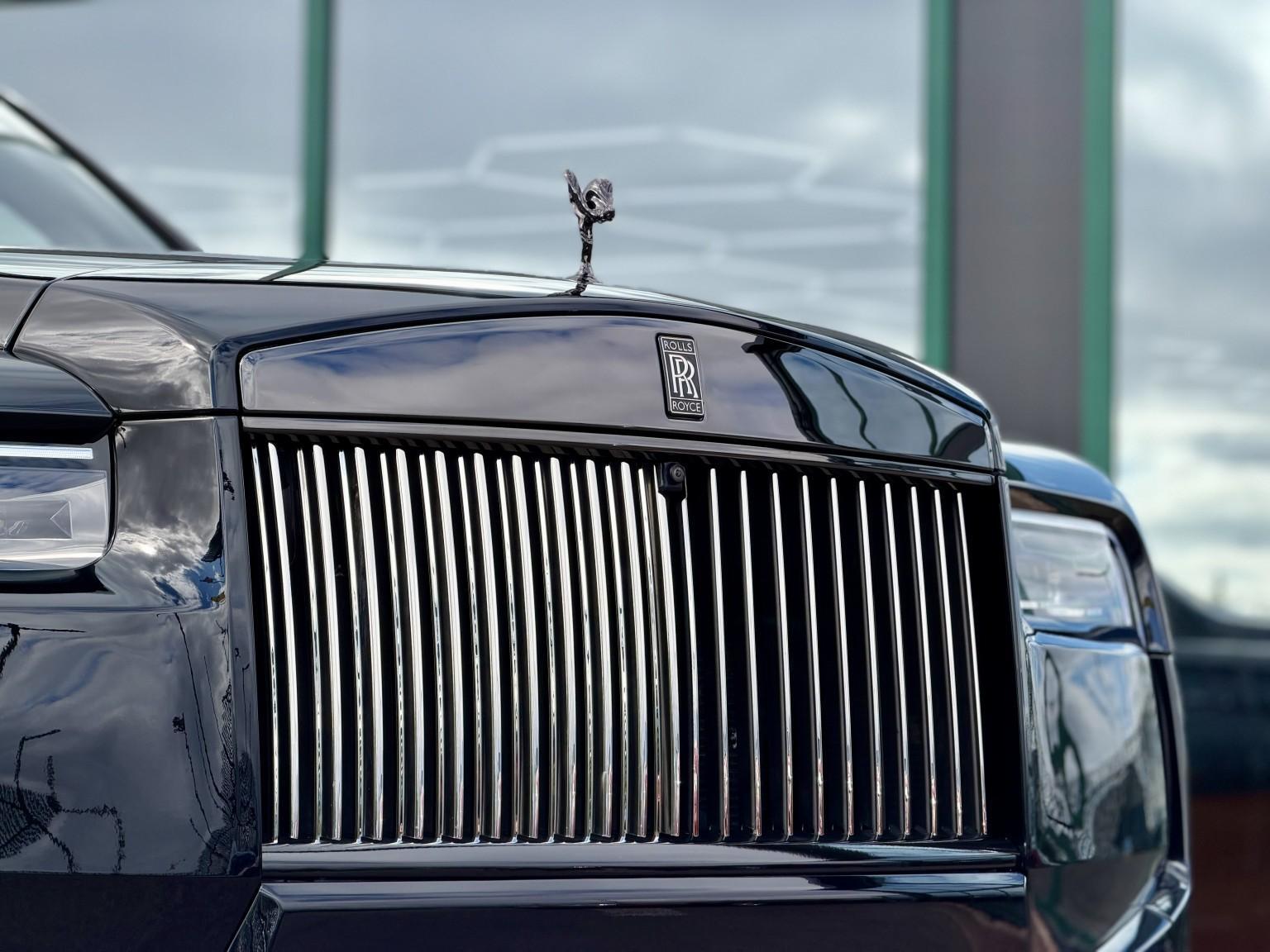 Rolls-Royce Cullinan view 9