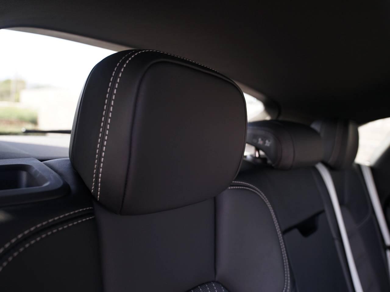Porsche Macan view 28