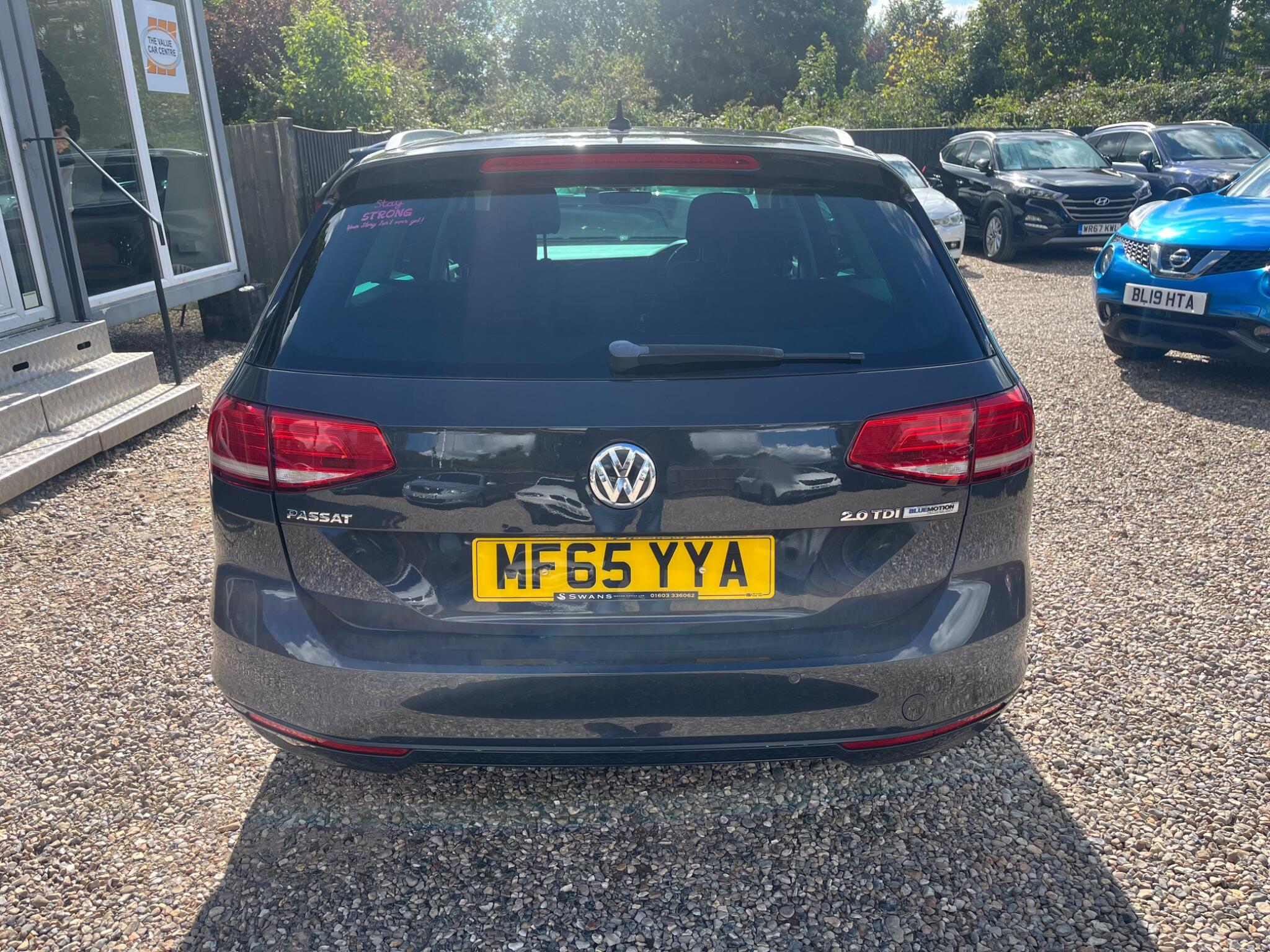Volkswagen Passat view 5