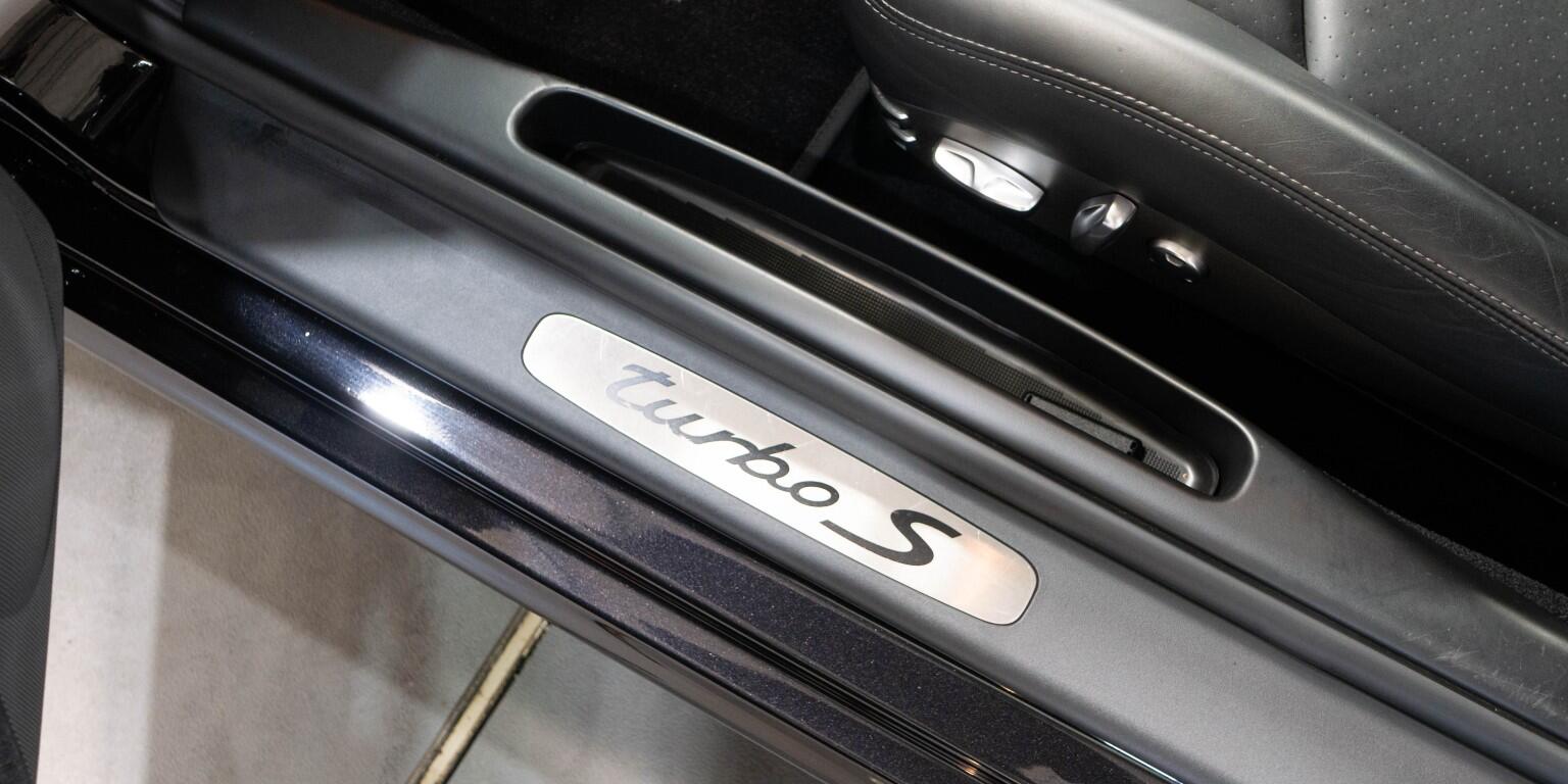 Porsche 911 view 26