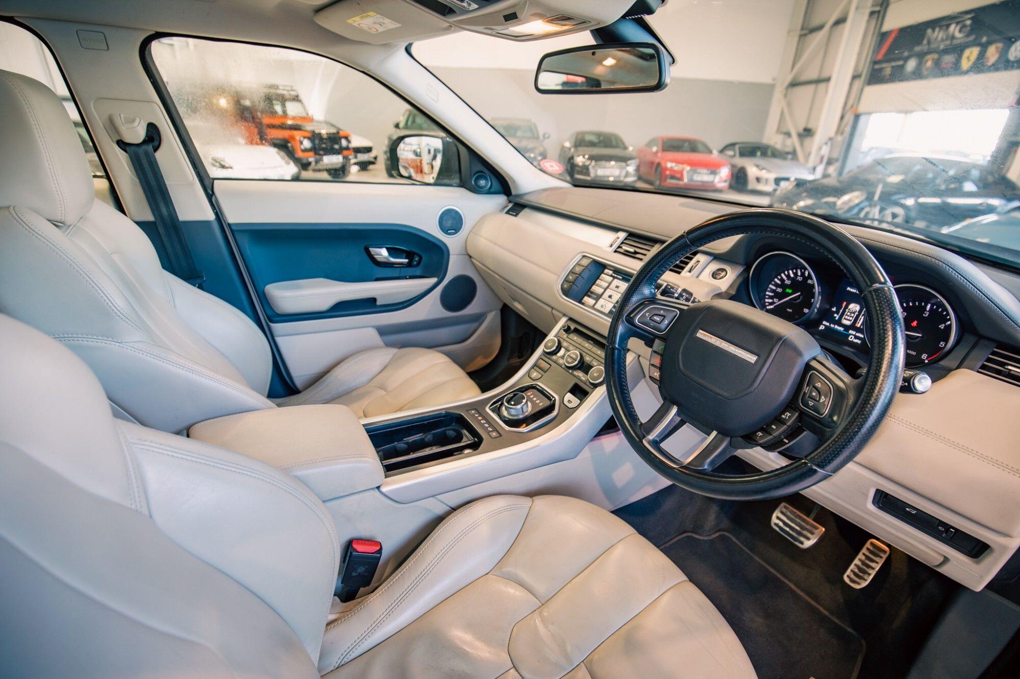 Land Rover Range Rover Evoque view 2