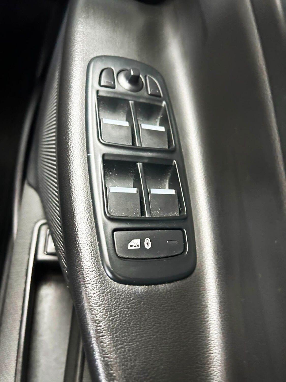Jaguar Xe view 20