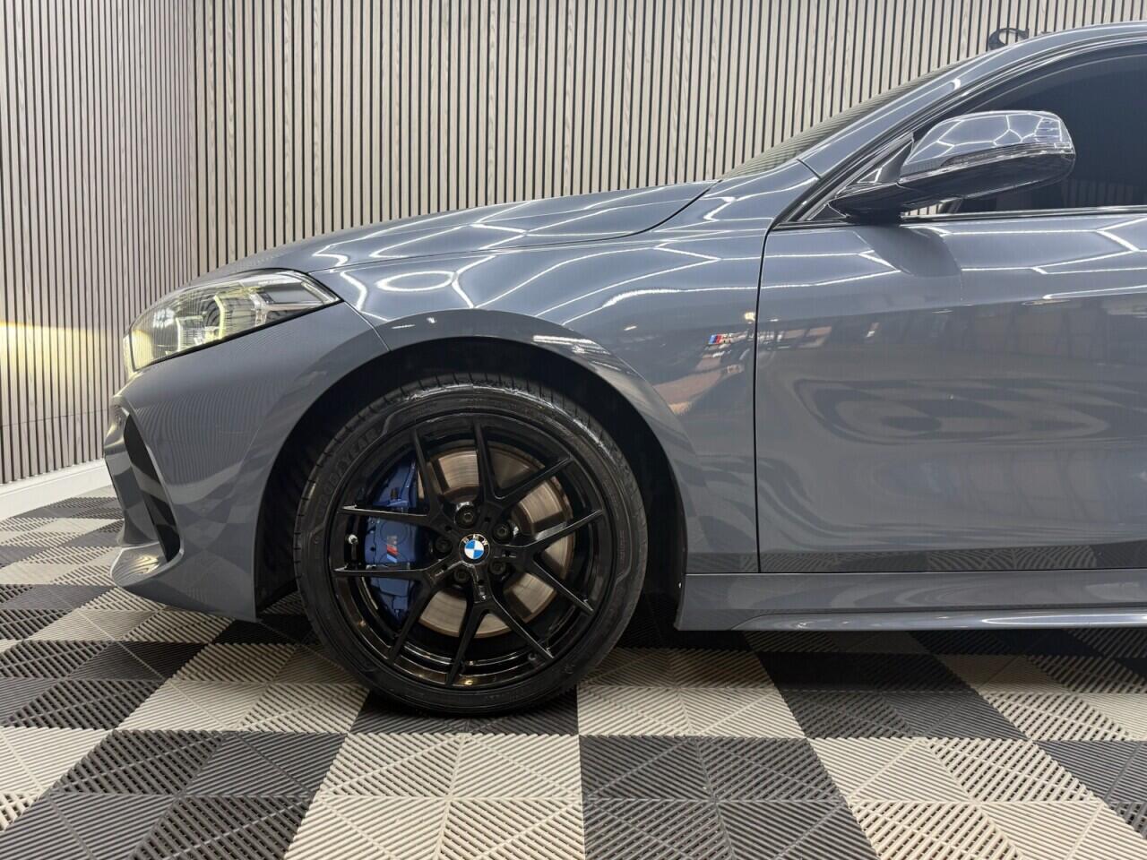BMW 1 Series view 26