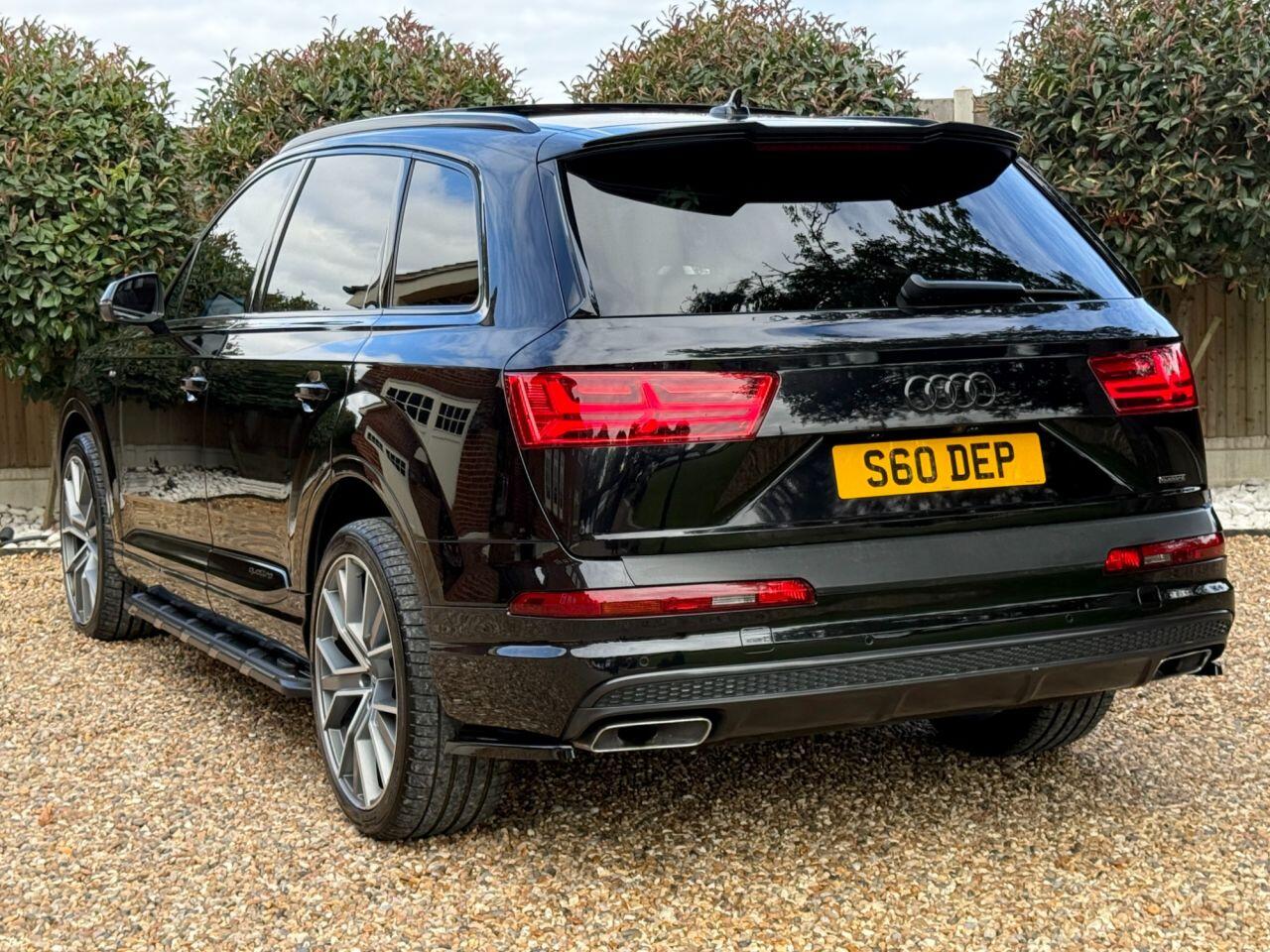 Audi Q7 view 15