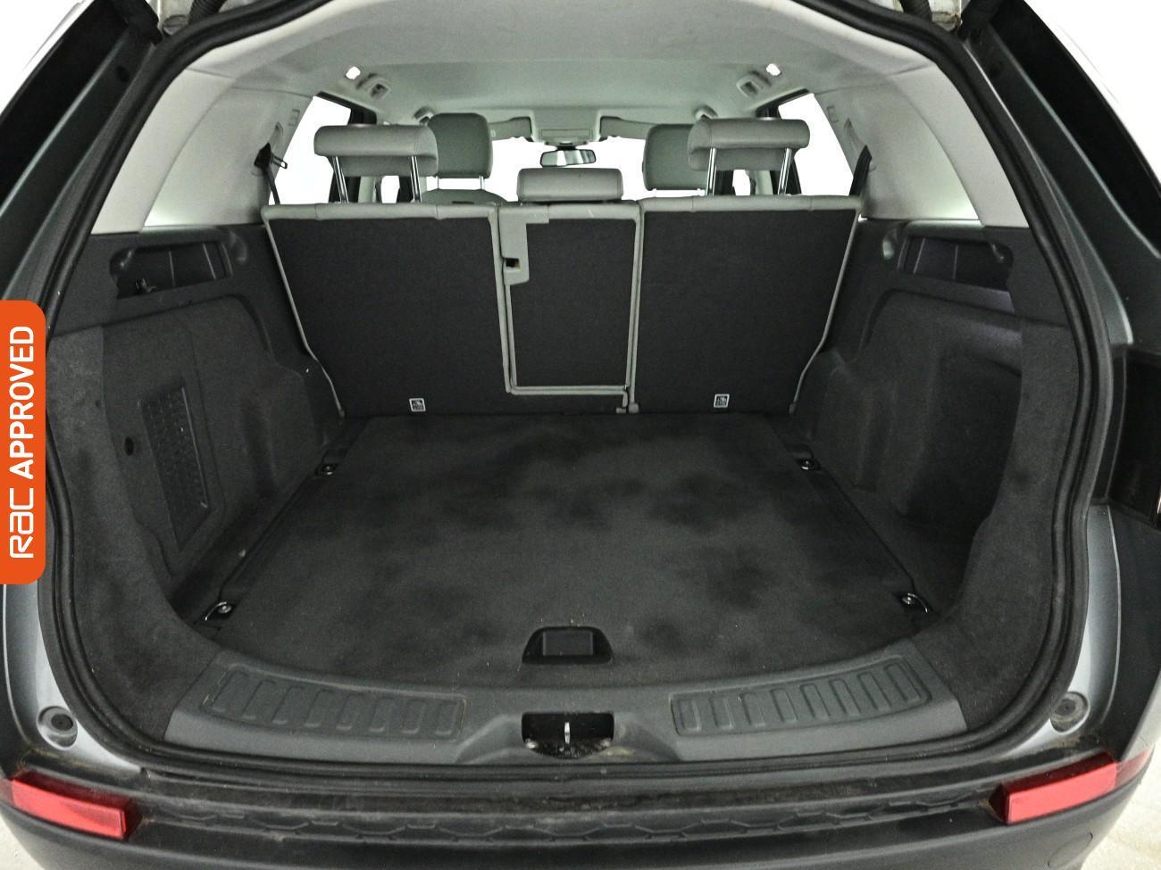 Land Rover Discovery Sport view 25