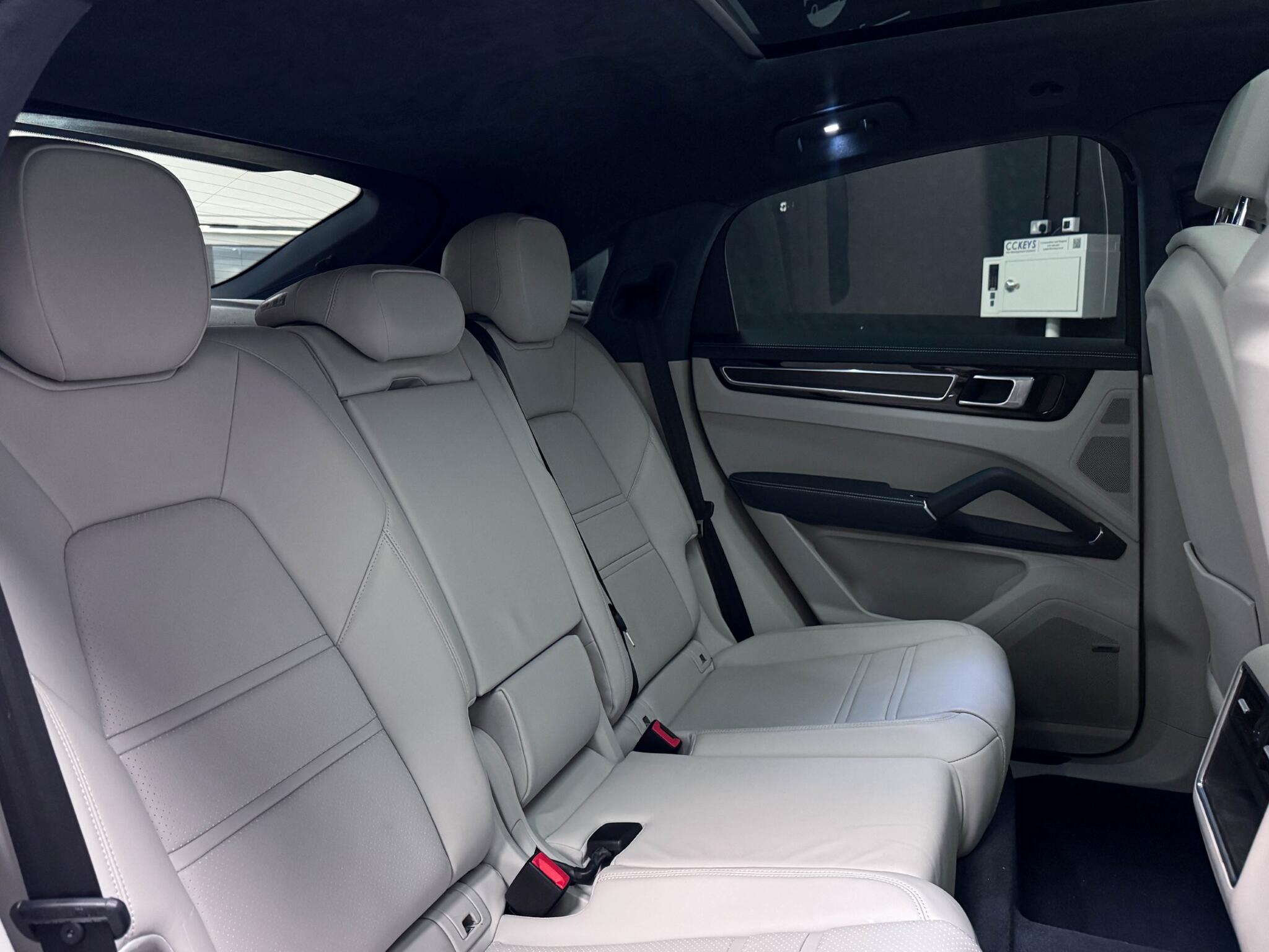 Porsche Cayenne view 11