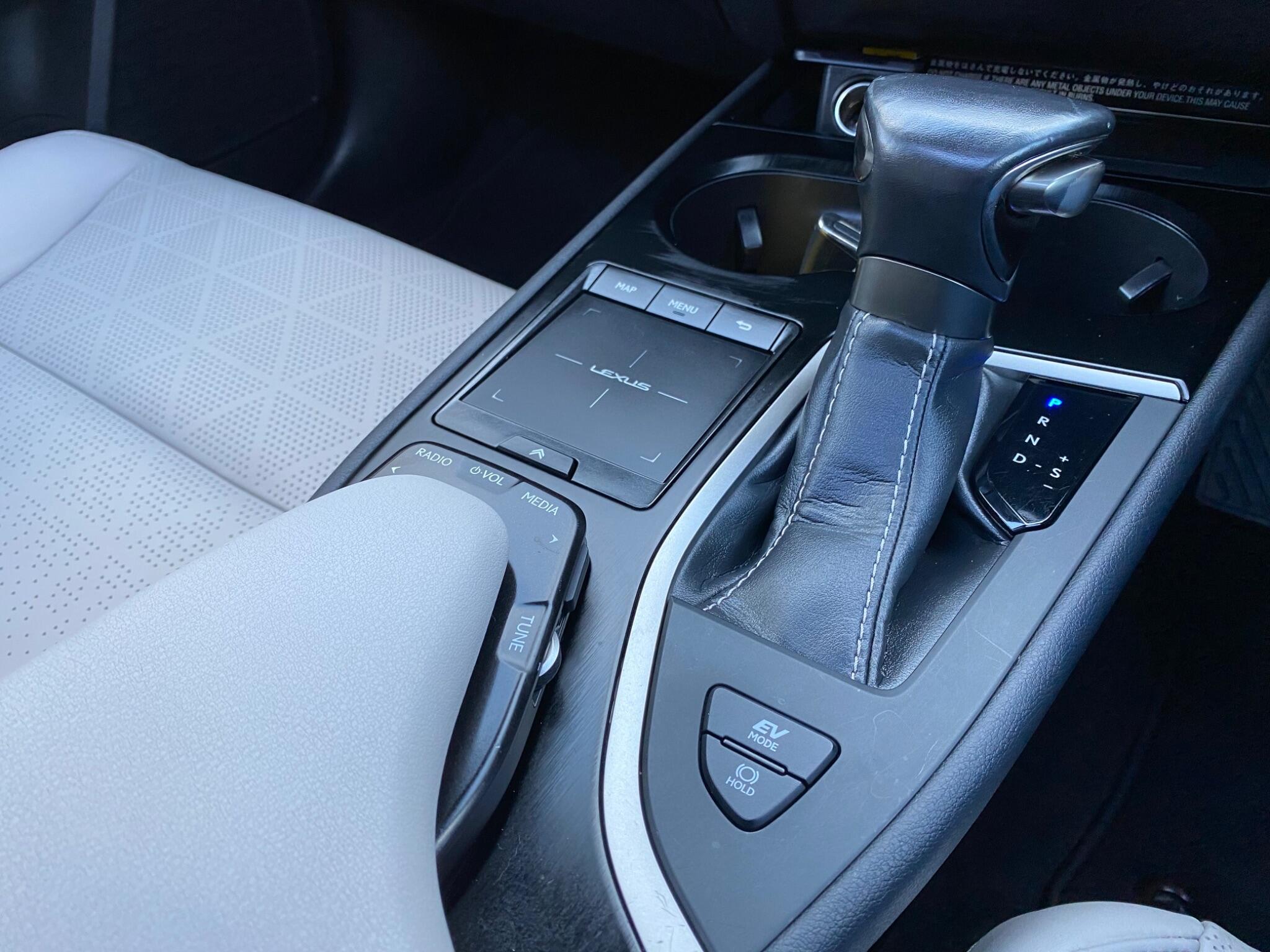 Lexus Ux view 26