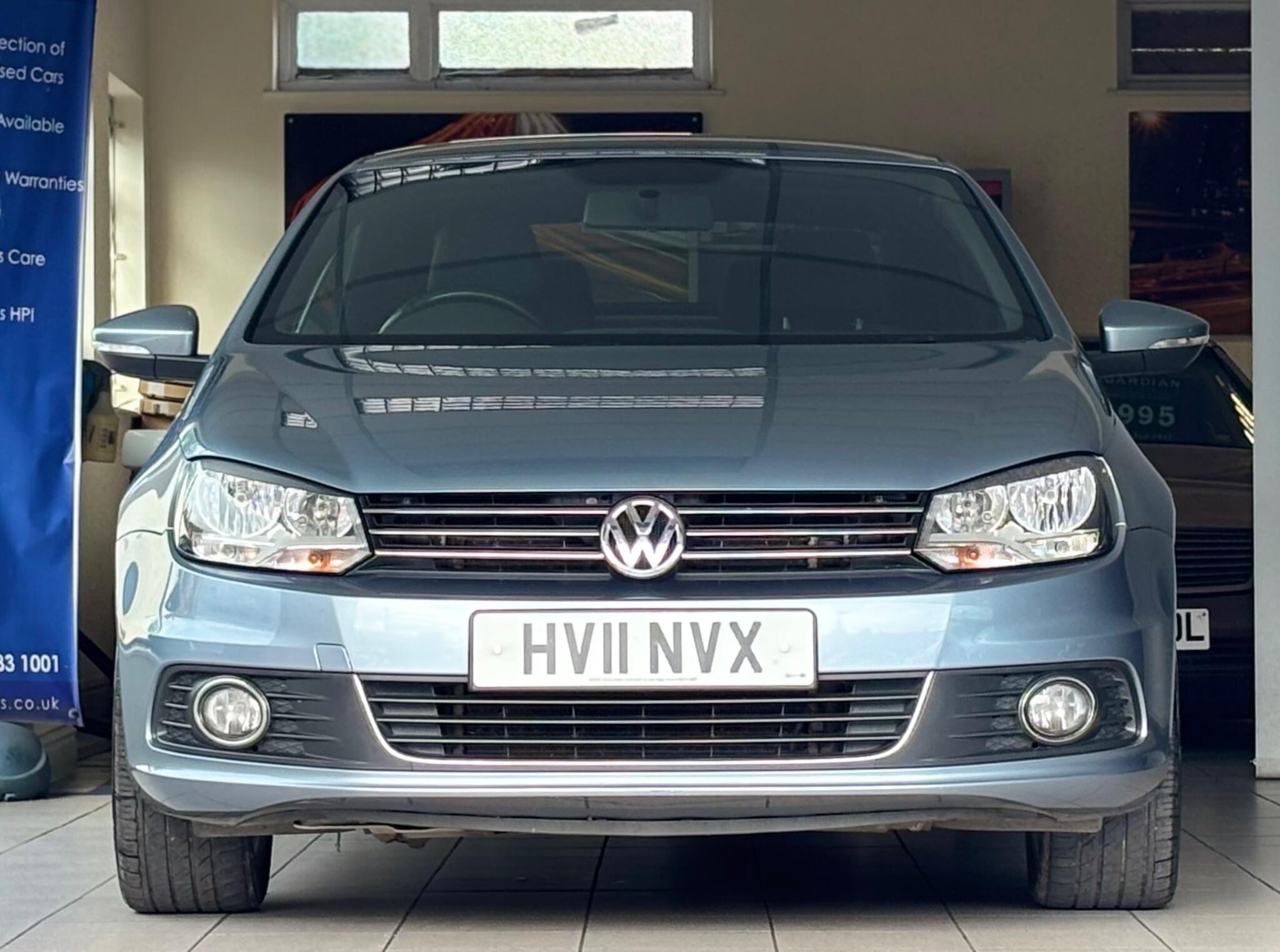 Volkswagen Eos view 2