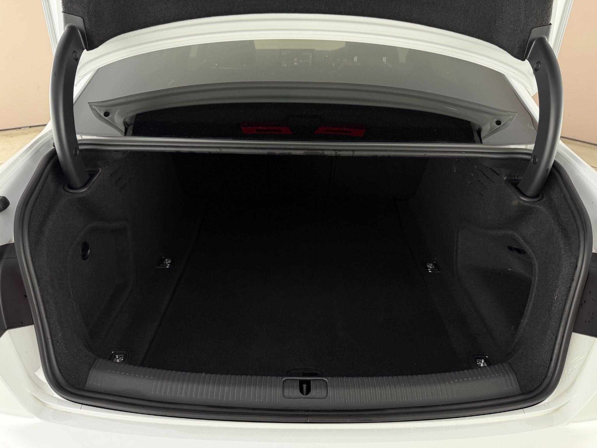 Audi A4 view 10