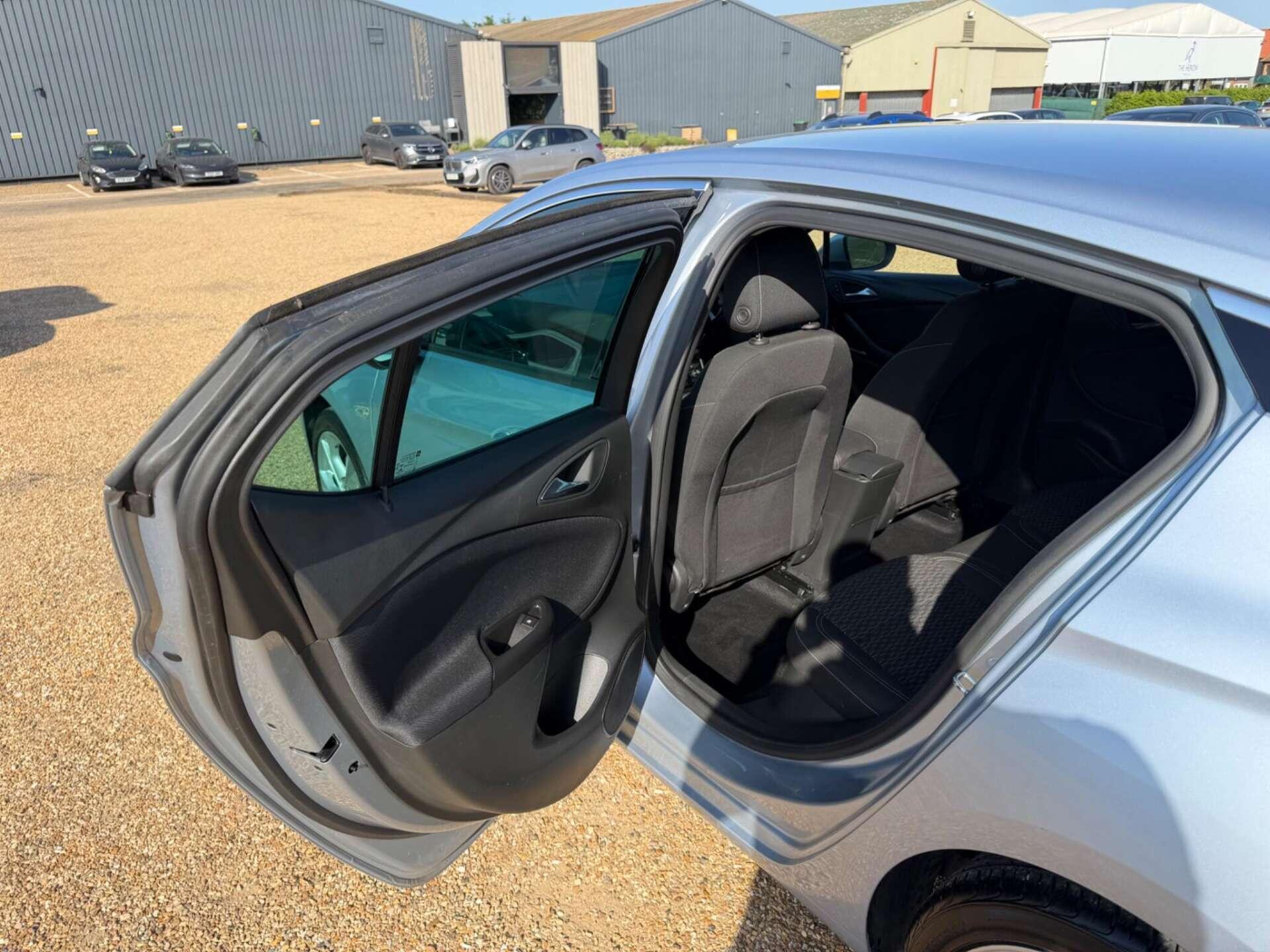 Vauxhall Astra view 17