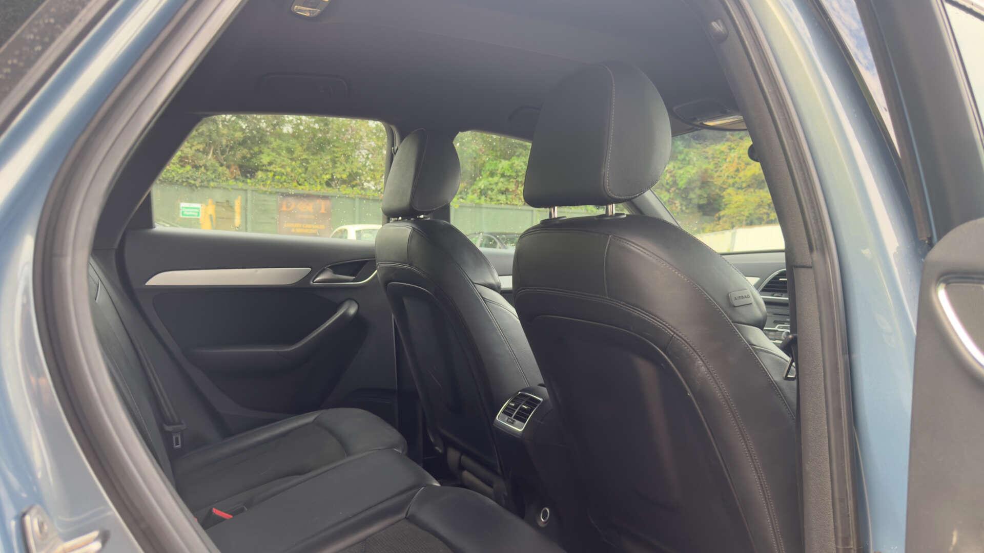 Audi Q3 view 9
