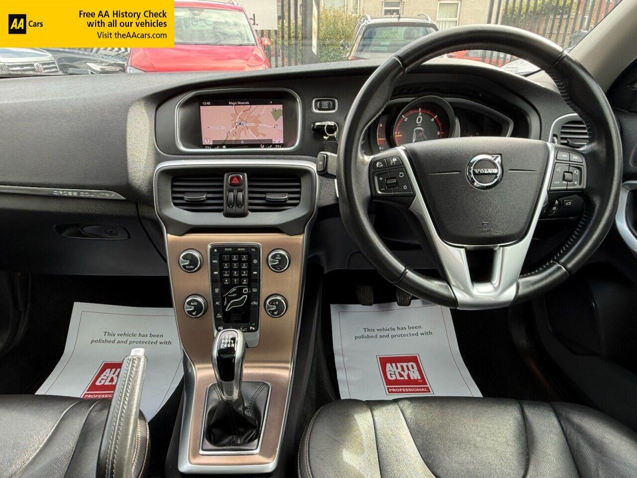 Volvo V40 Cross Country view 6