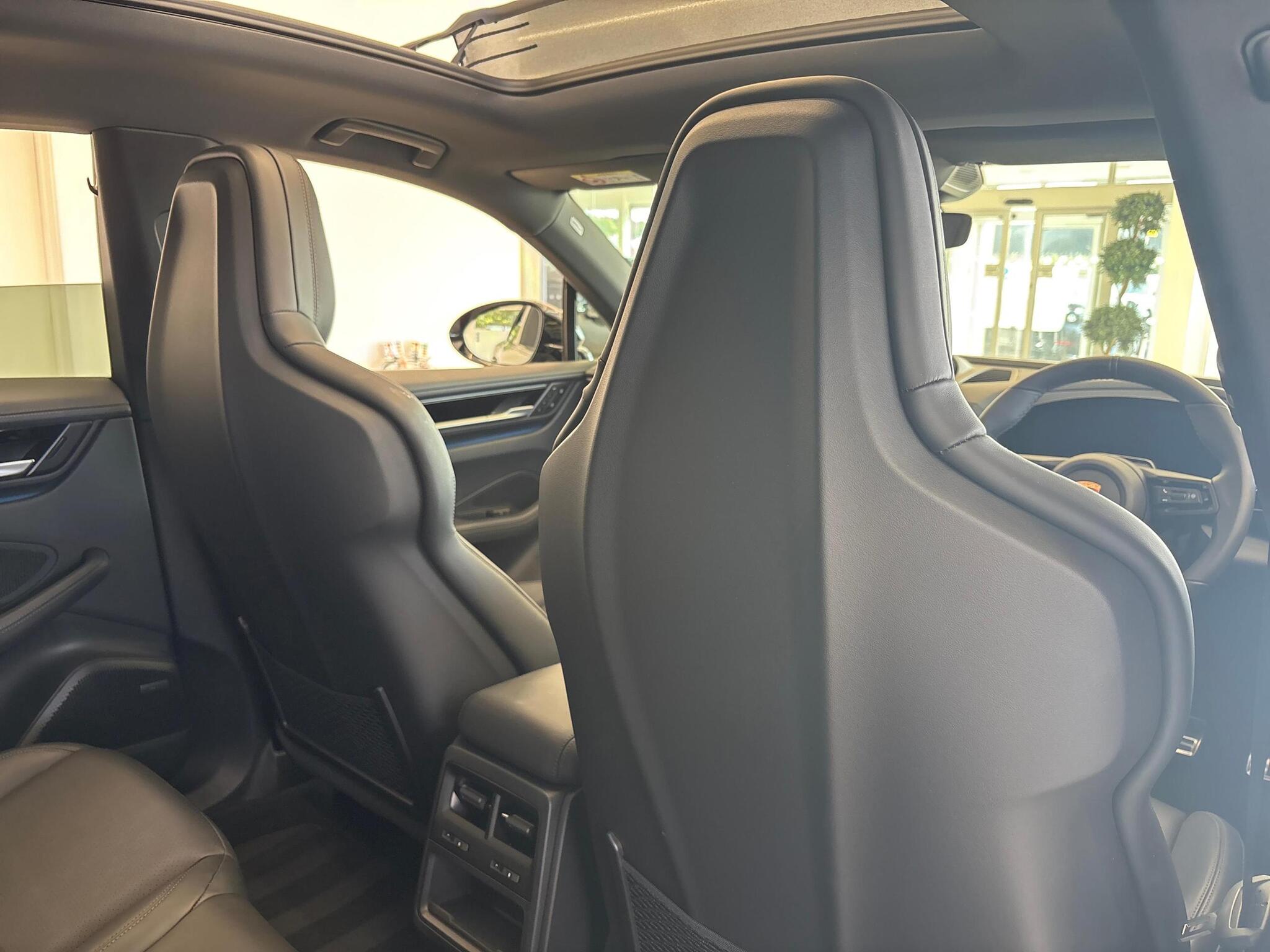 Porsche Macan view 44