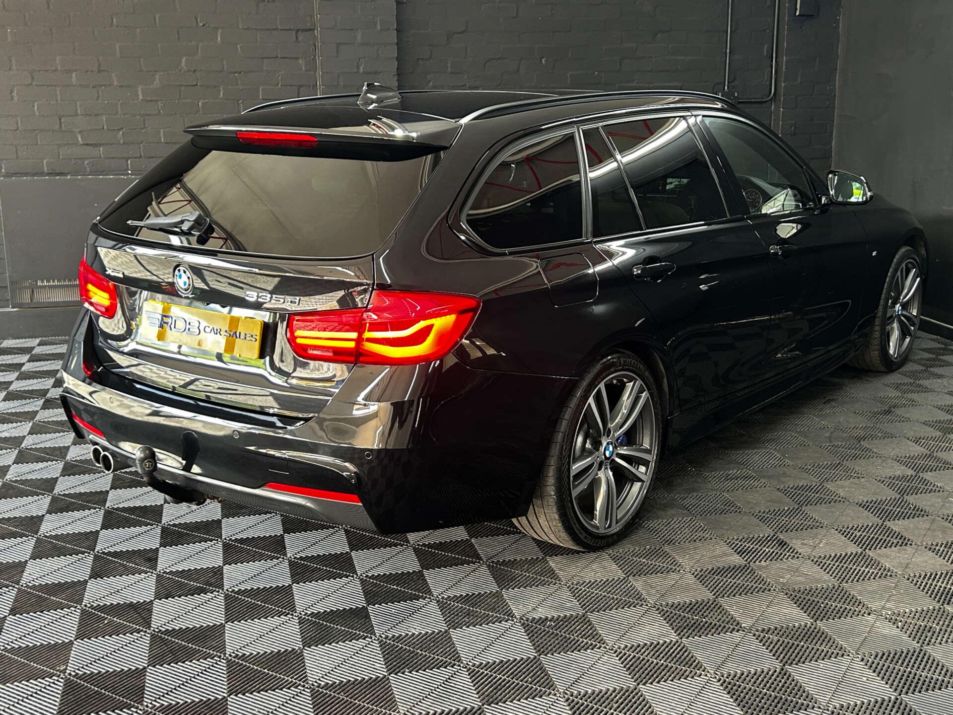 BMW 3 Series view 29