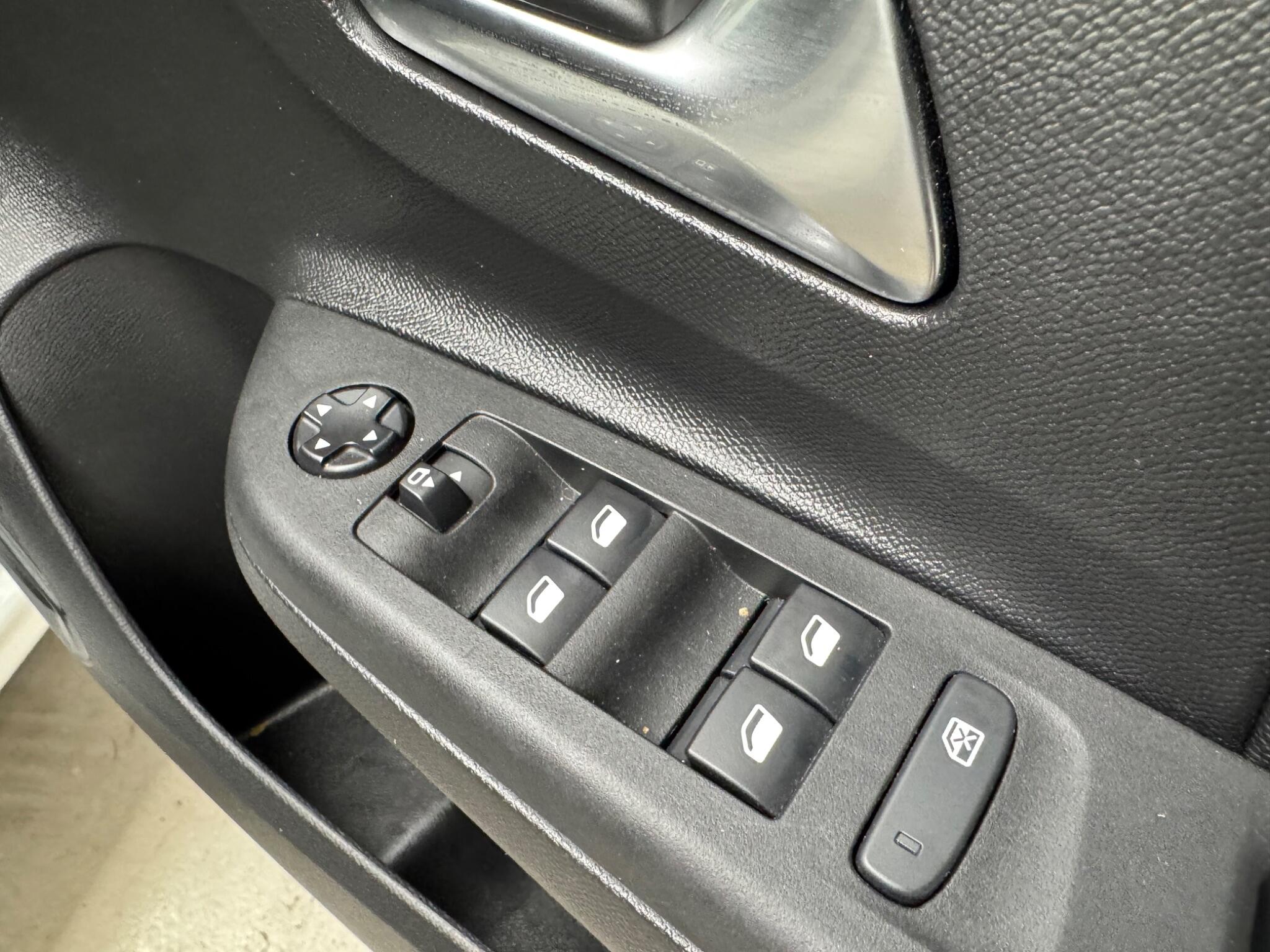 Vauxhall Corsa view 12