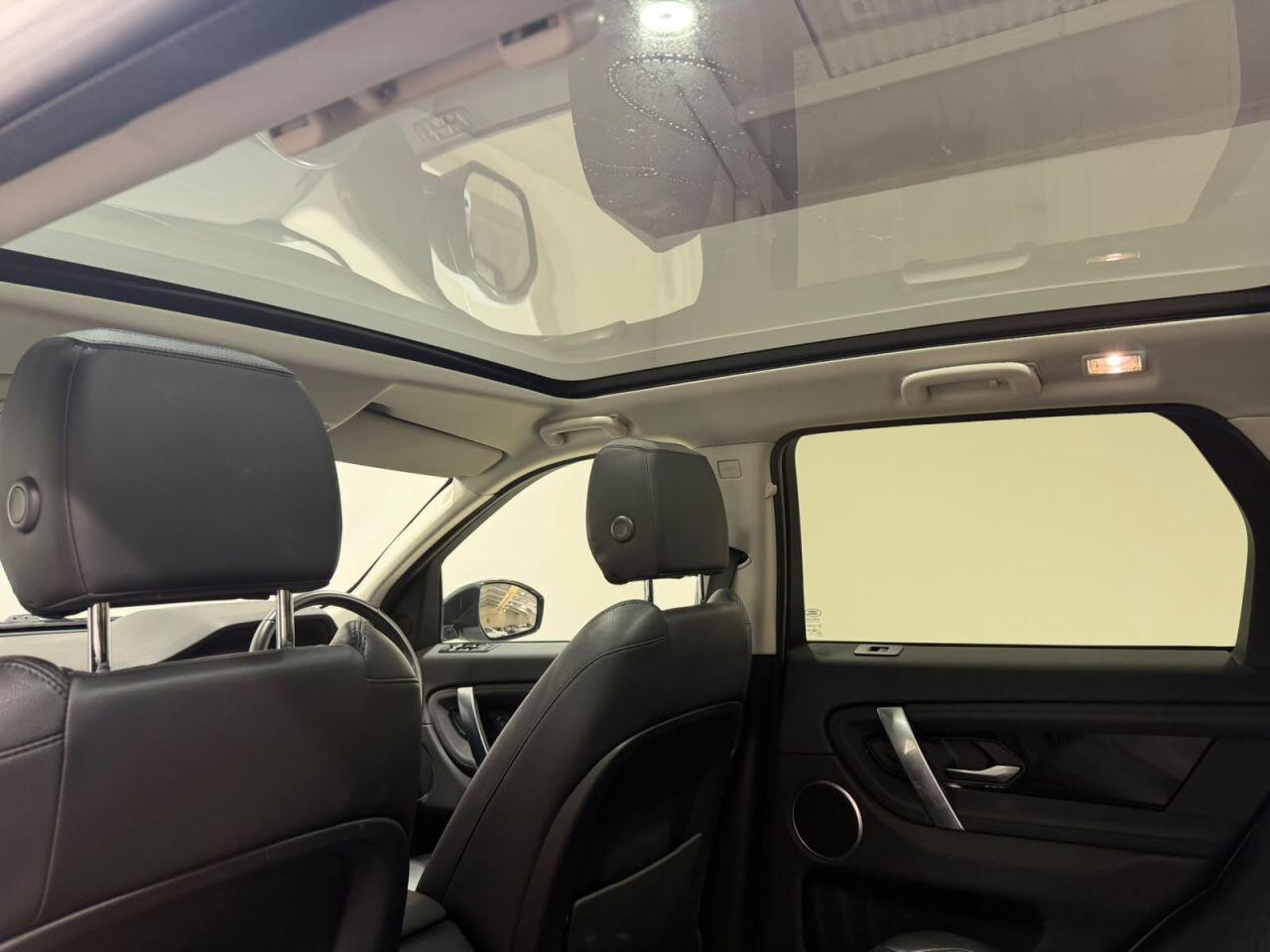 Land Rover Discovery Sport view 5