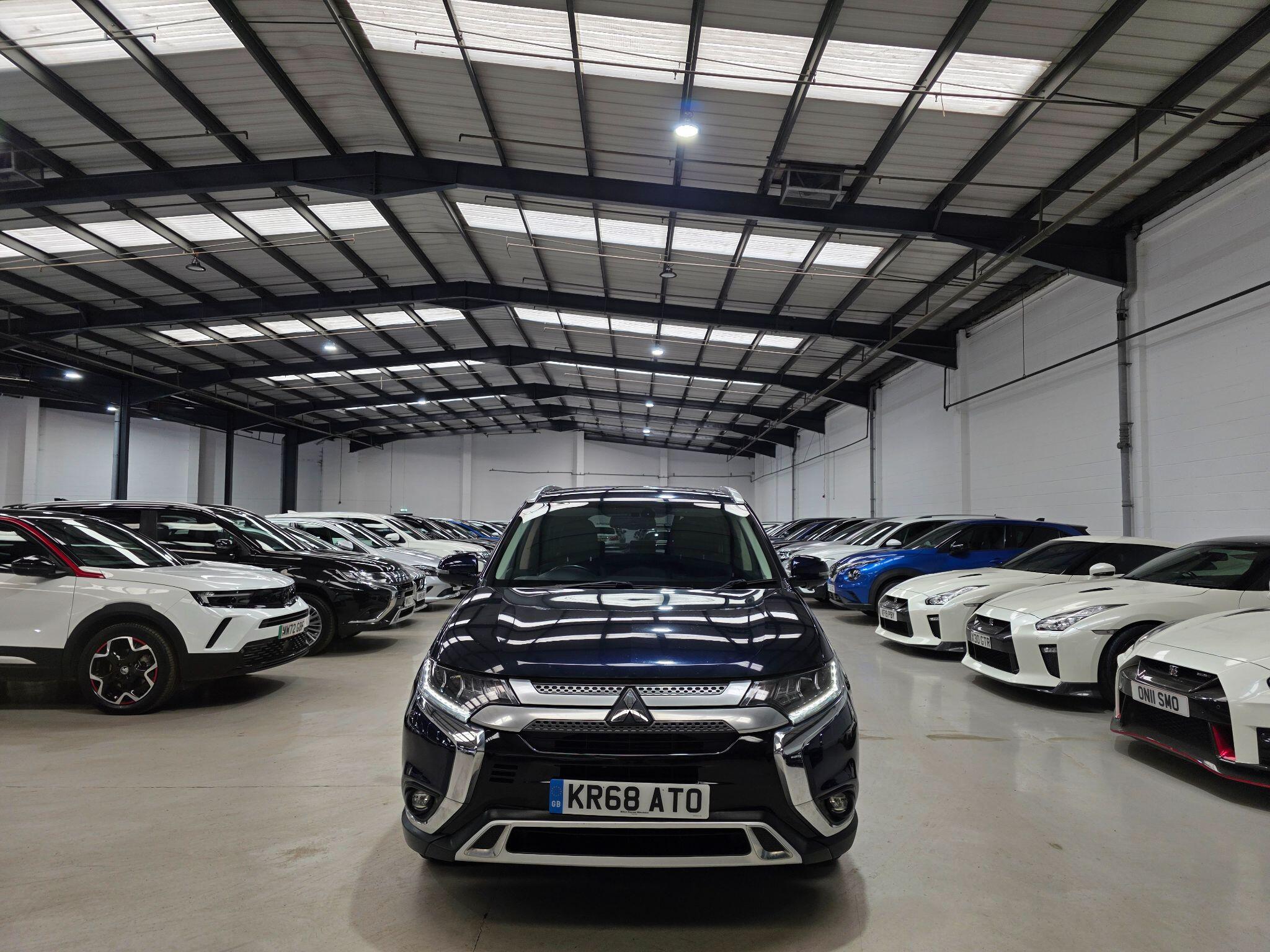Mitsubishi Outlander view 2
