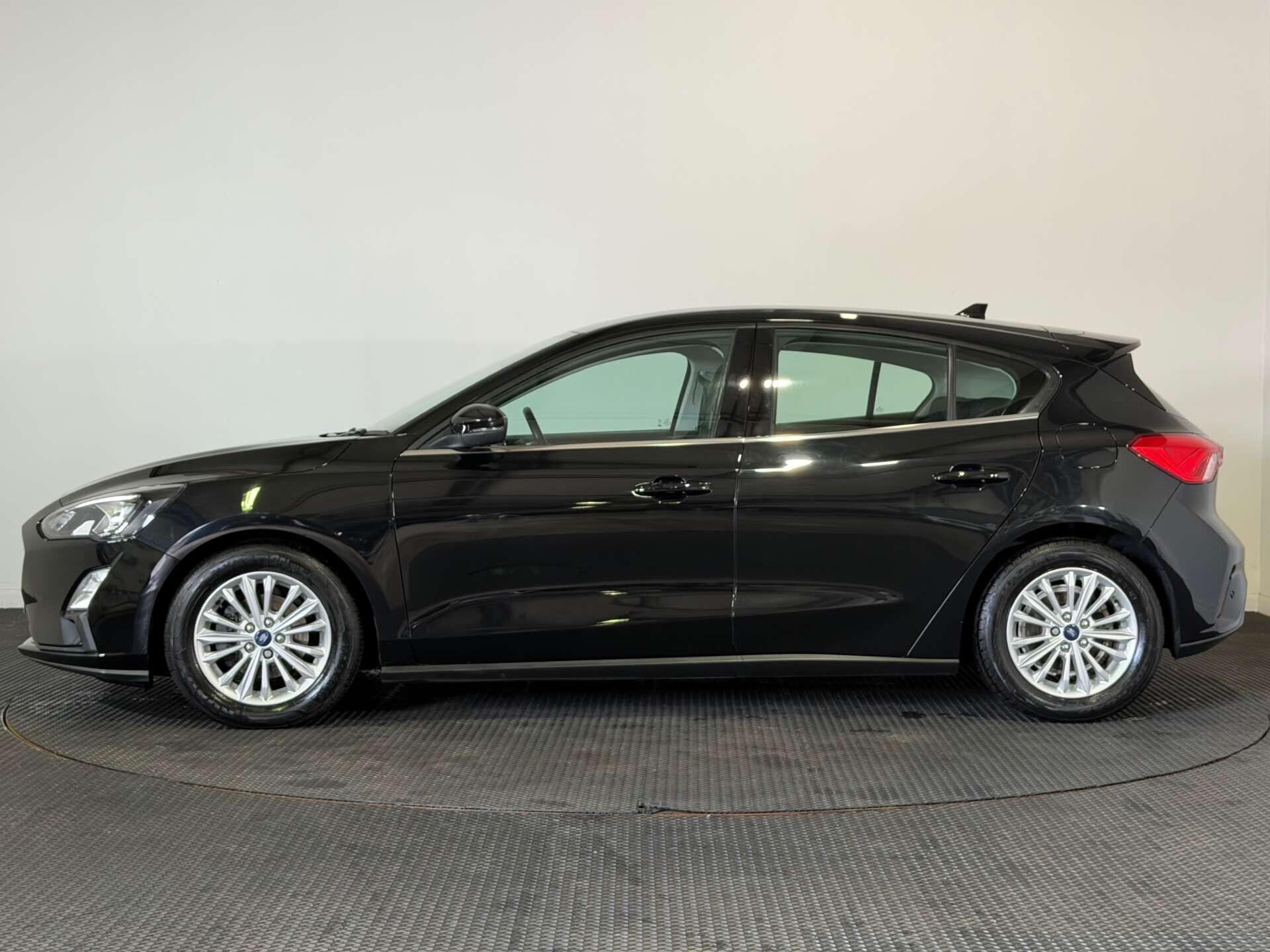 Ford Focus view 4