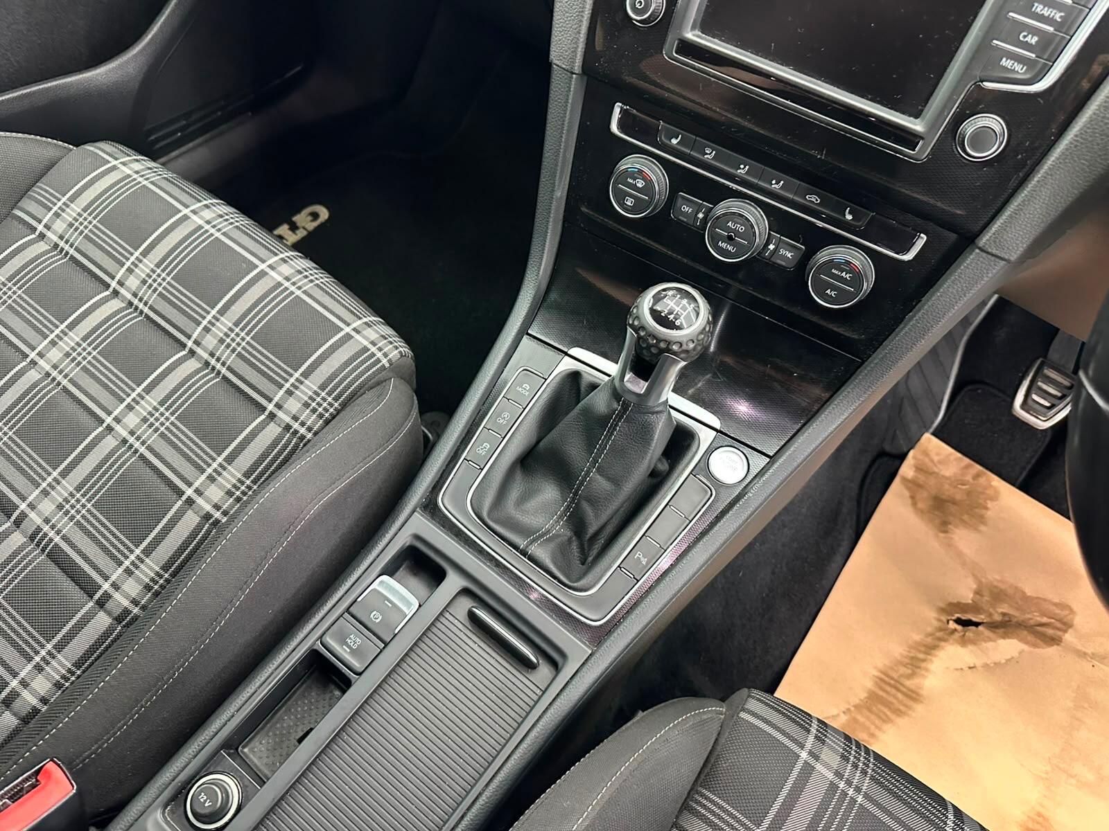 Volkswagen Golf view 43