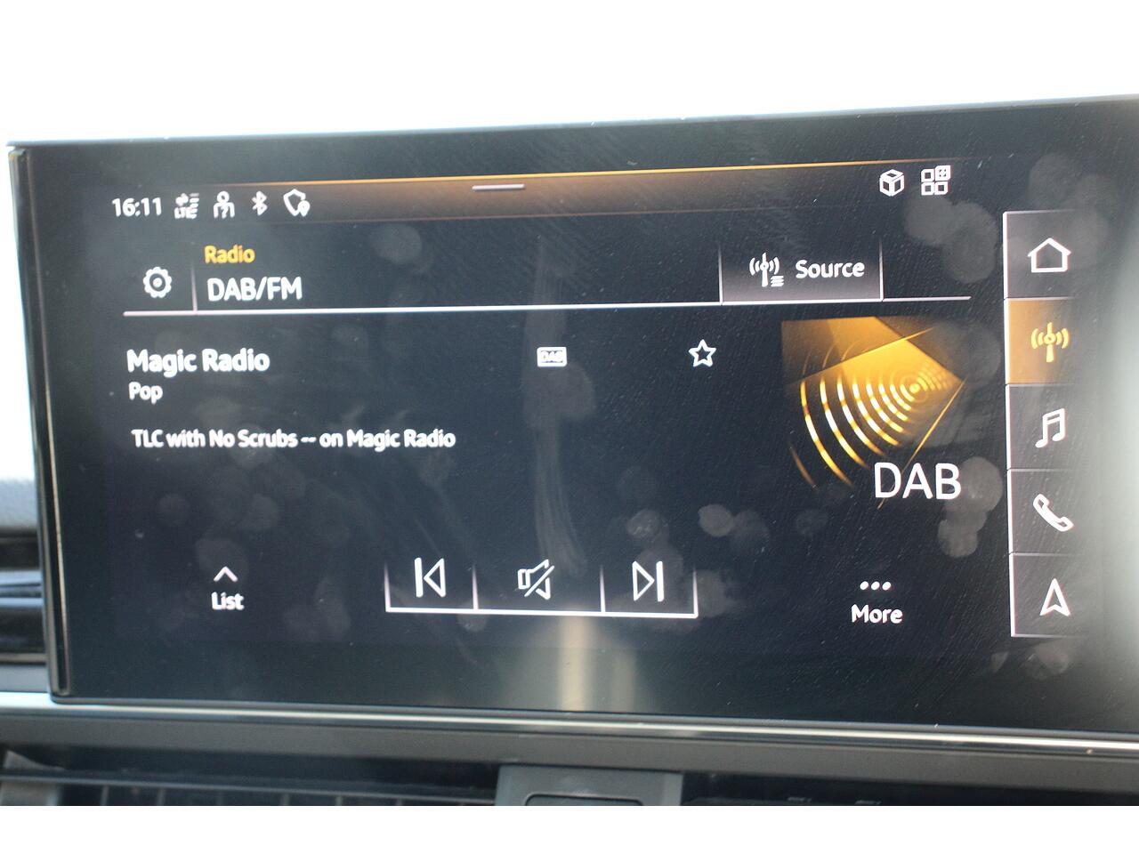Audi A4 Avant view 21