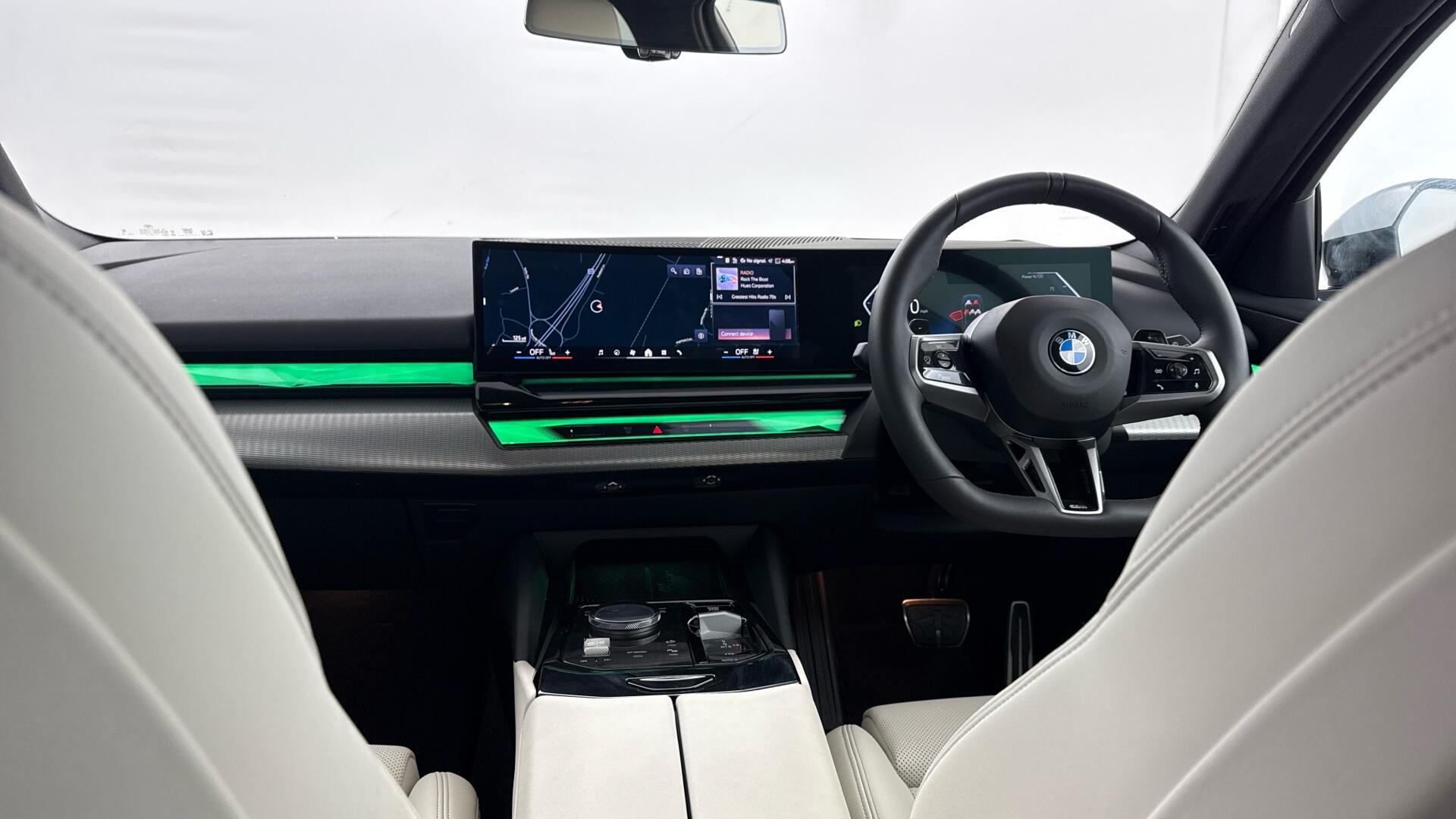 BMW 5 Series view 4