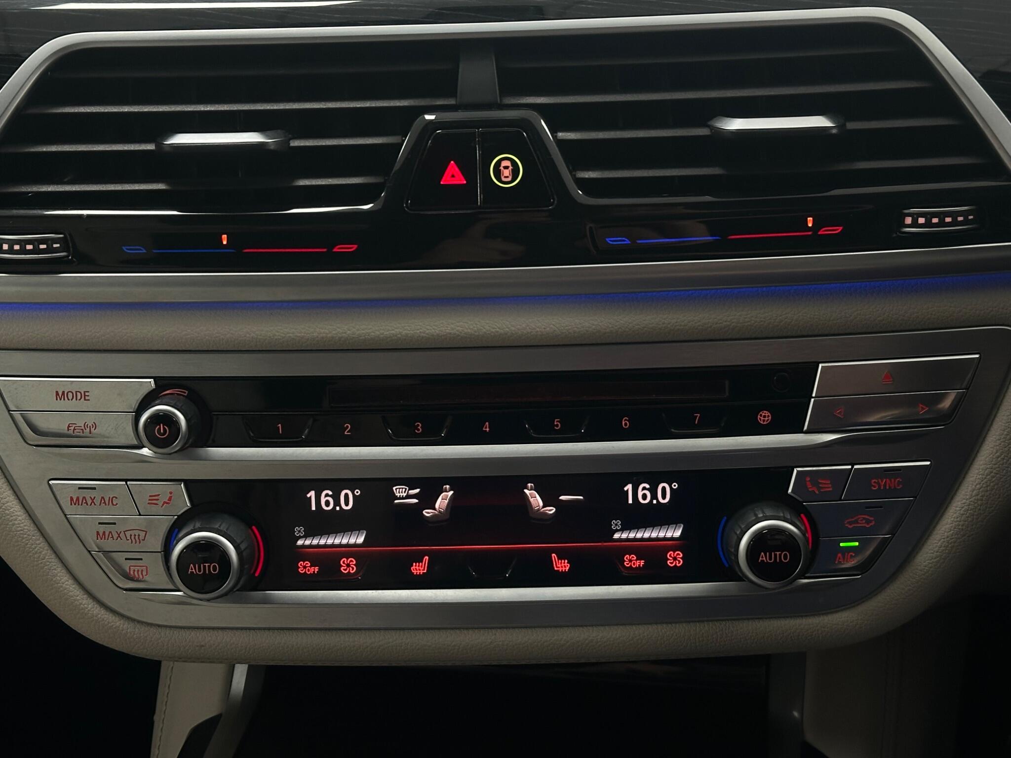 BMW 7 Series view 28