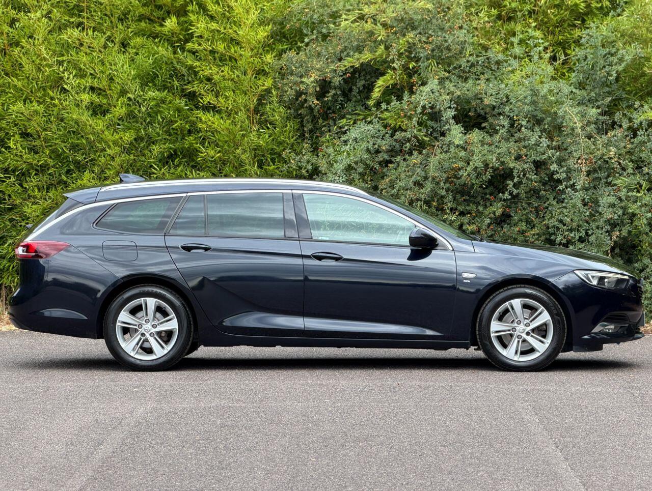 Vauxhall Insignia view 3