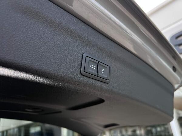 Audi RS6 Avant view 40