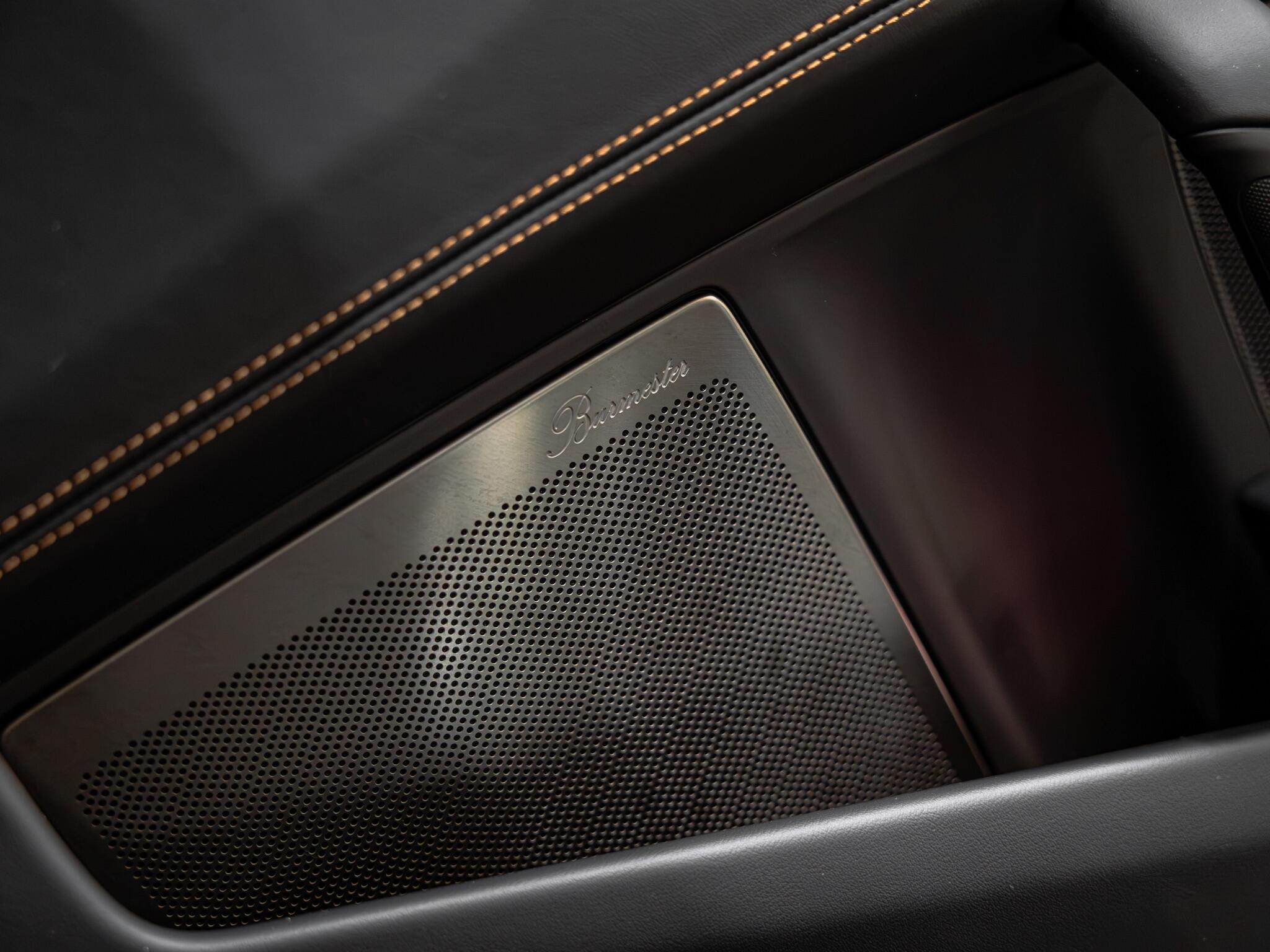 Porsche 911 view 4