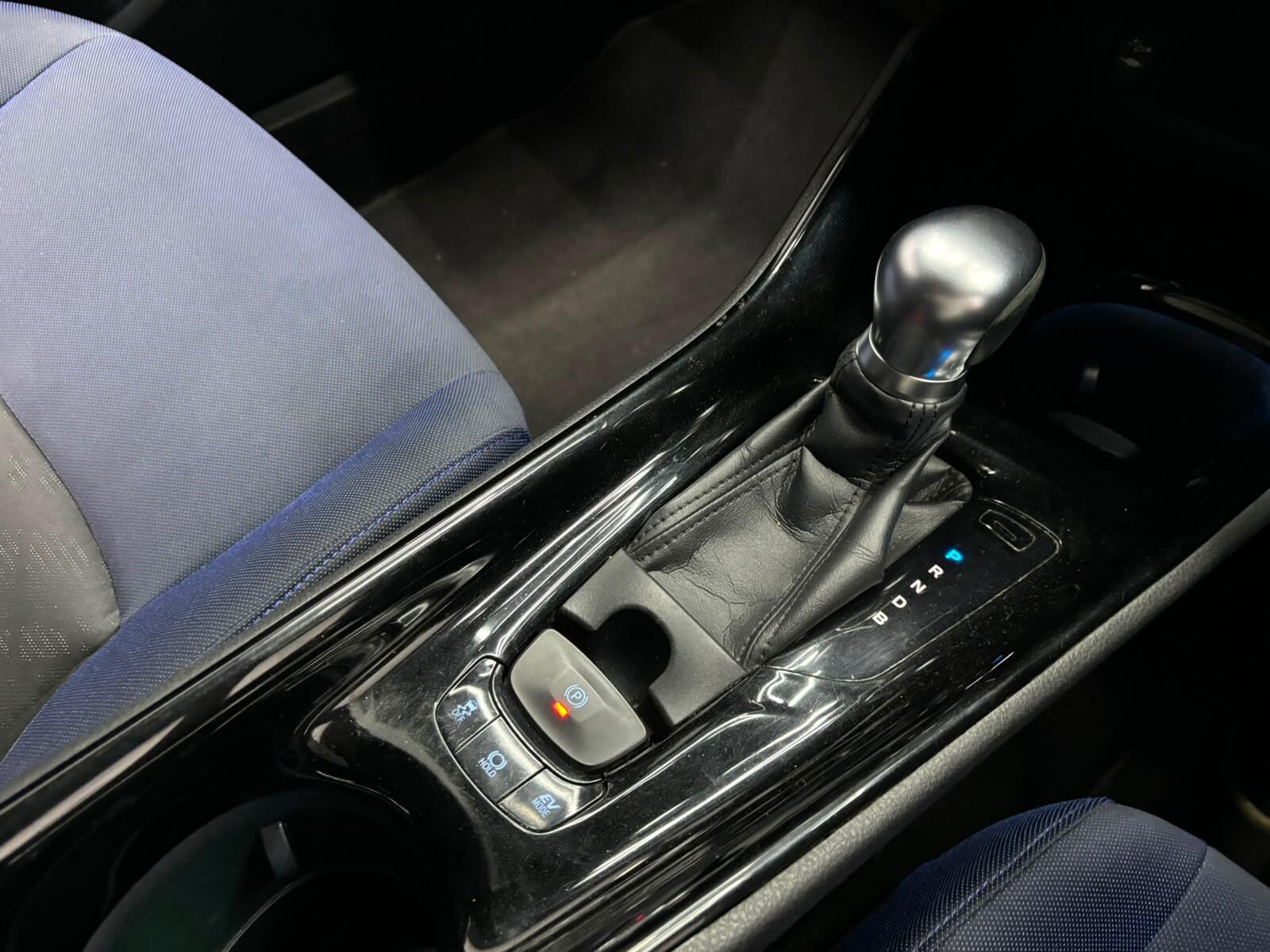Toyota C-HR view 9
