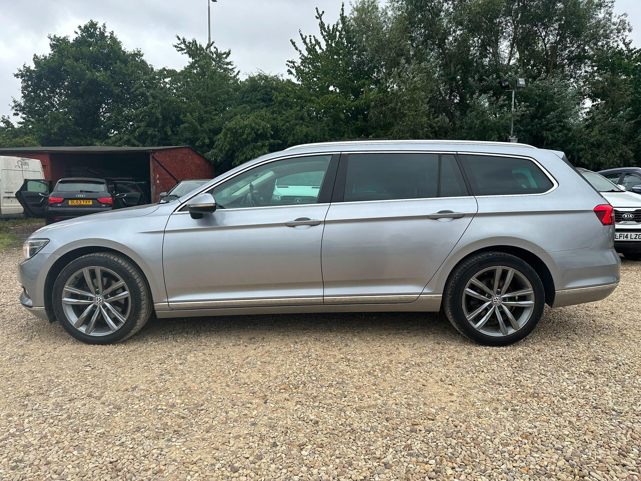 Volkswagen Passat view 6