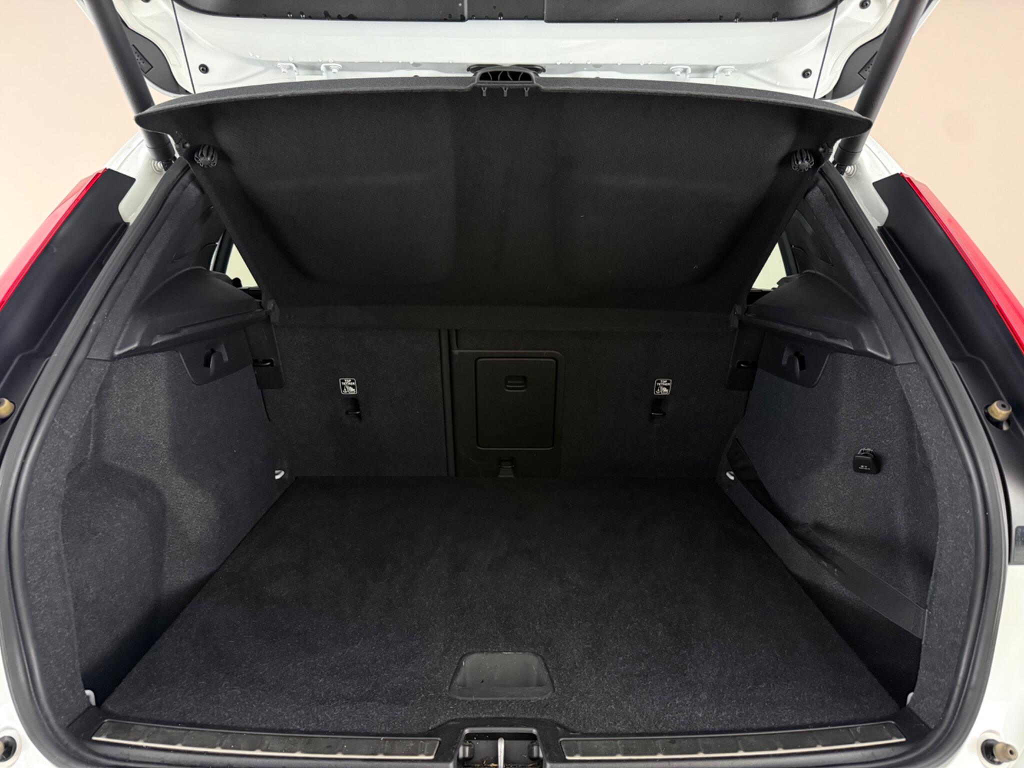 Volvo XC40 view 10