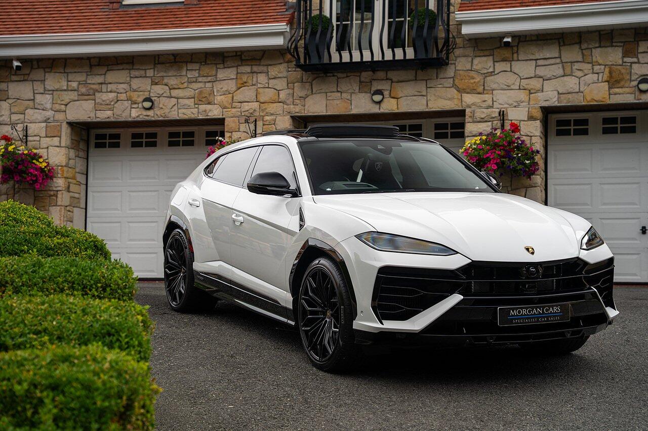 Lamborghini Urus view 101