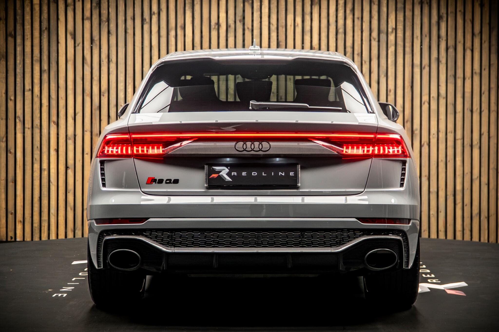 Audi RS Q8 view 6