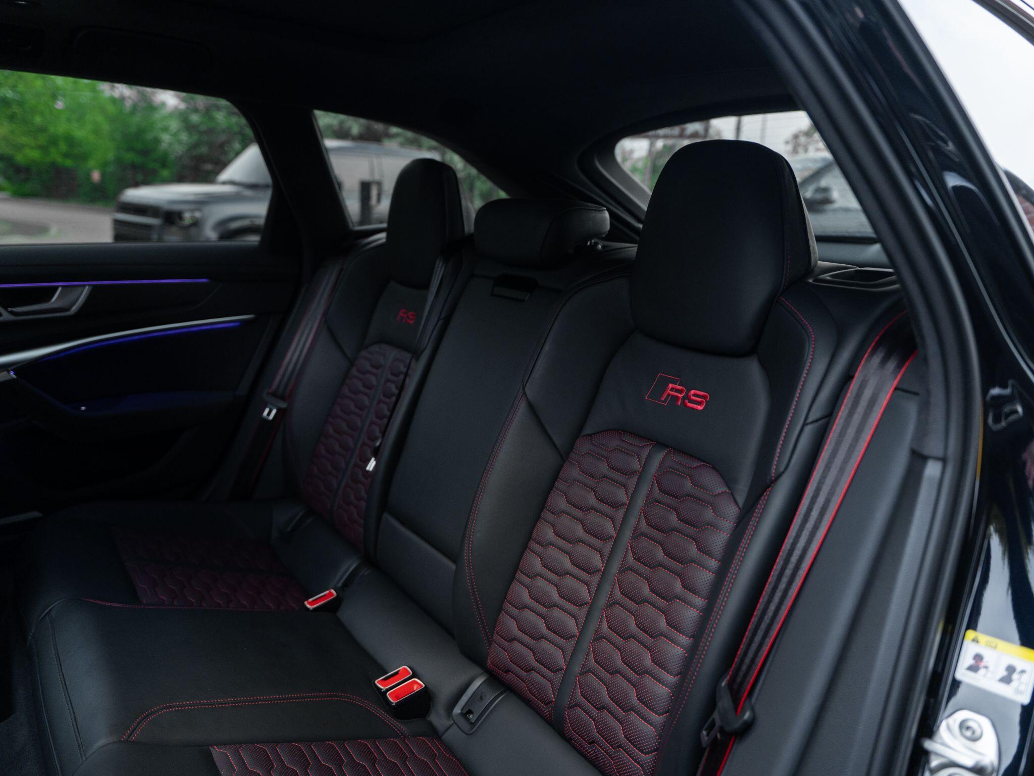 Audi RS6 Avant view 48