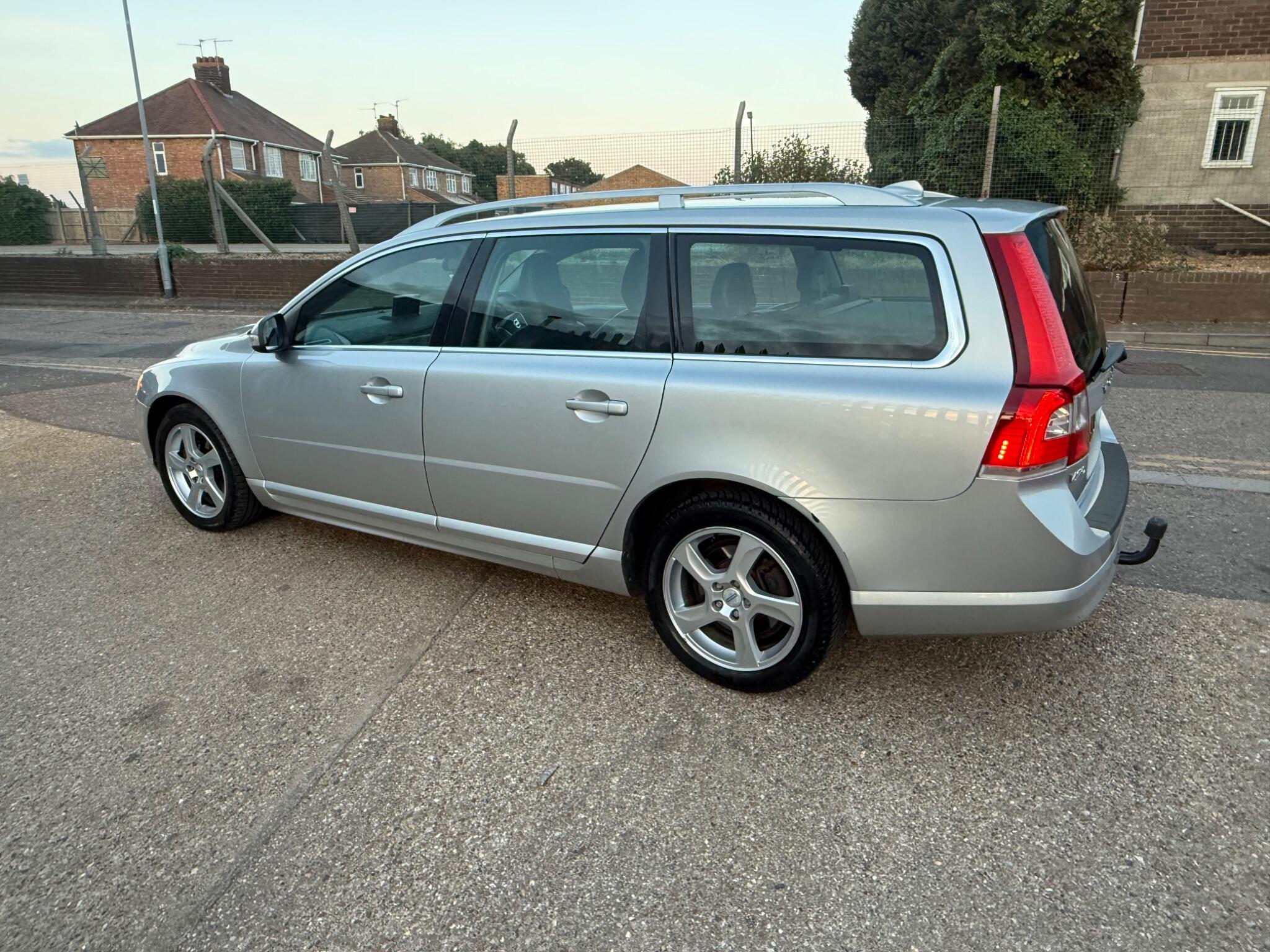 Volvo V70 view 7