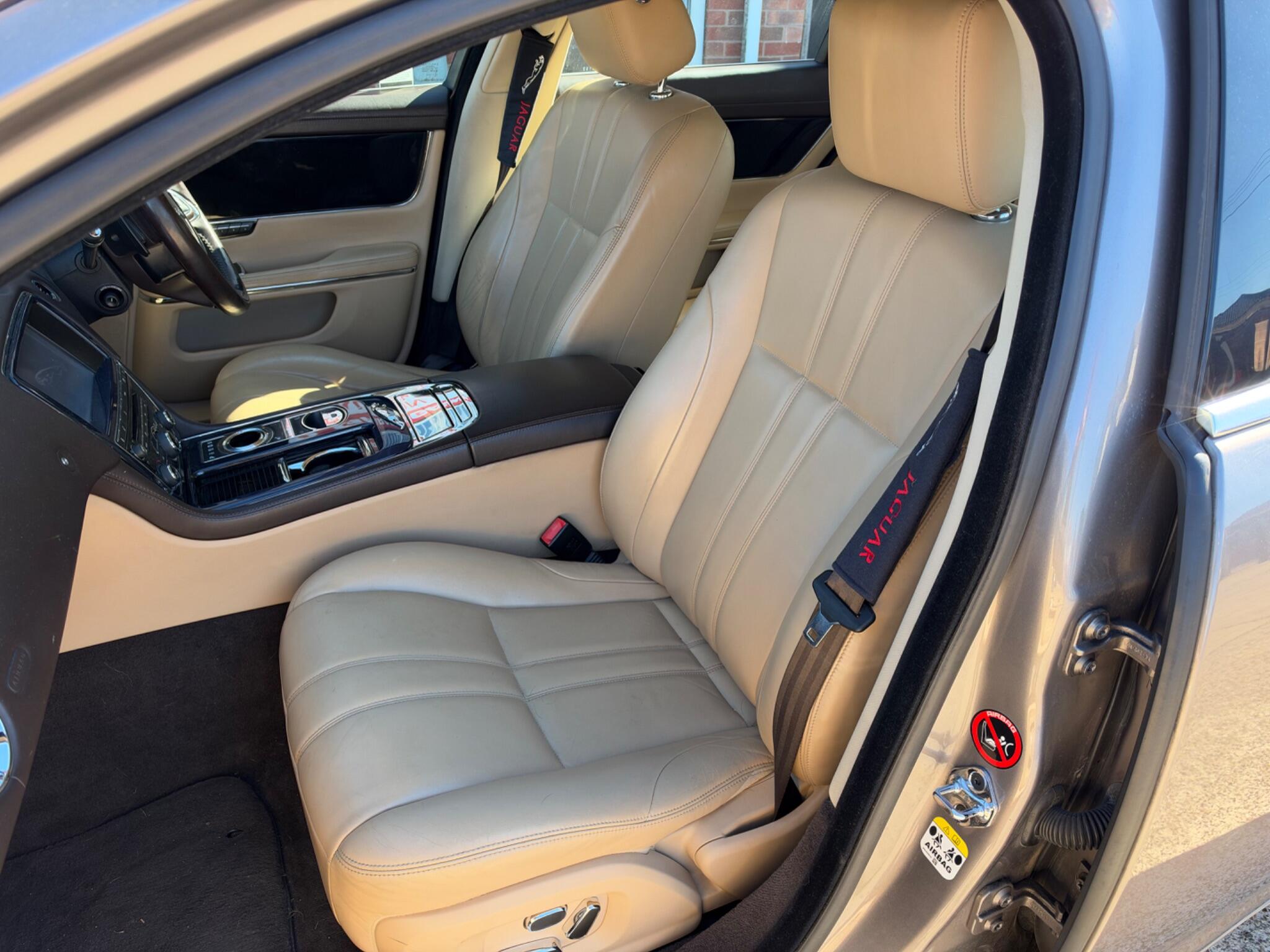 Jaguar XJ view 19
