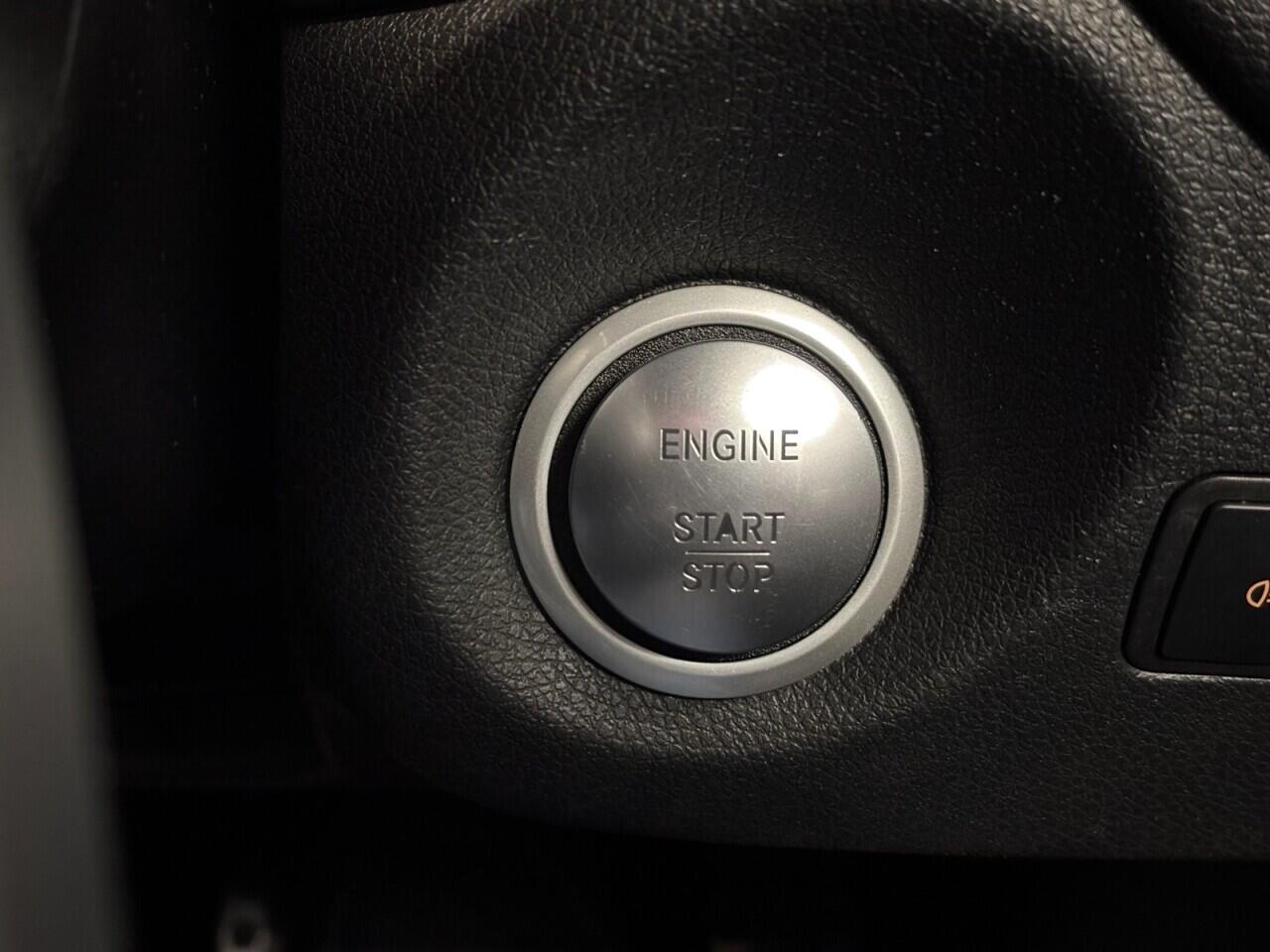 Mercedes-Benz GLA view 38