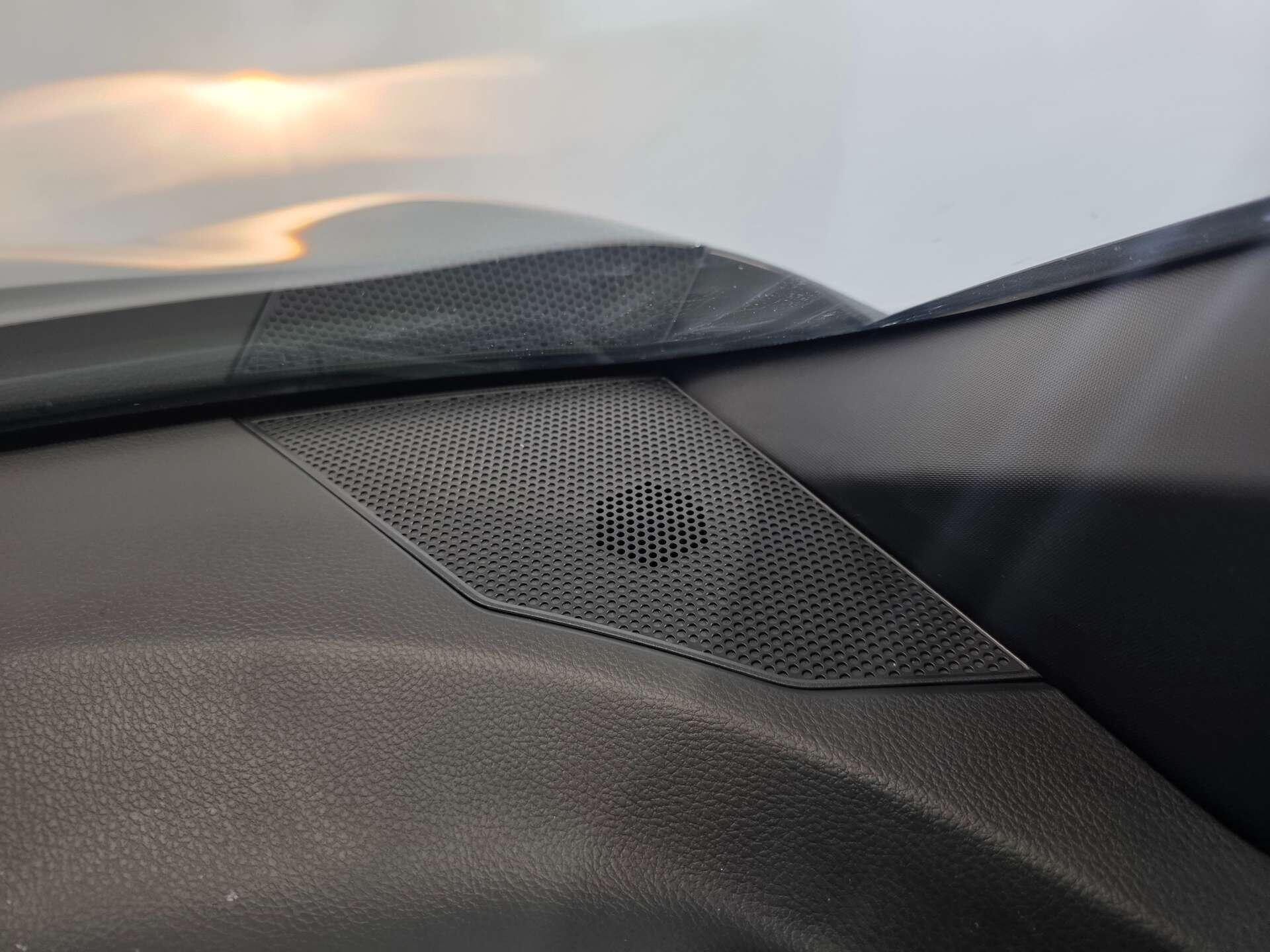 Toyota C-HR view 32