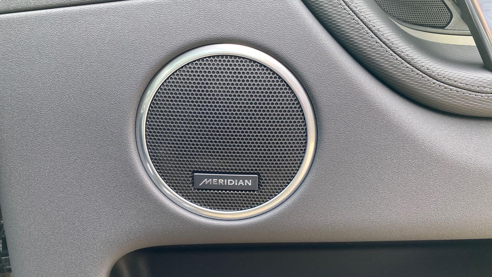 Land Rover Discovery Sport view 25